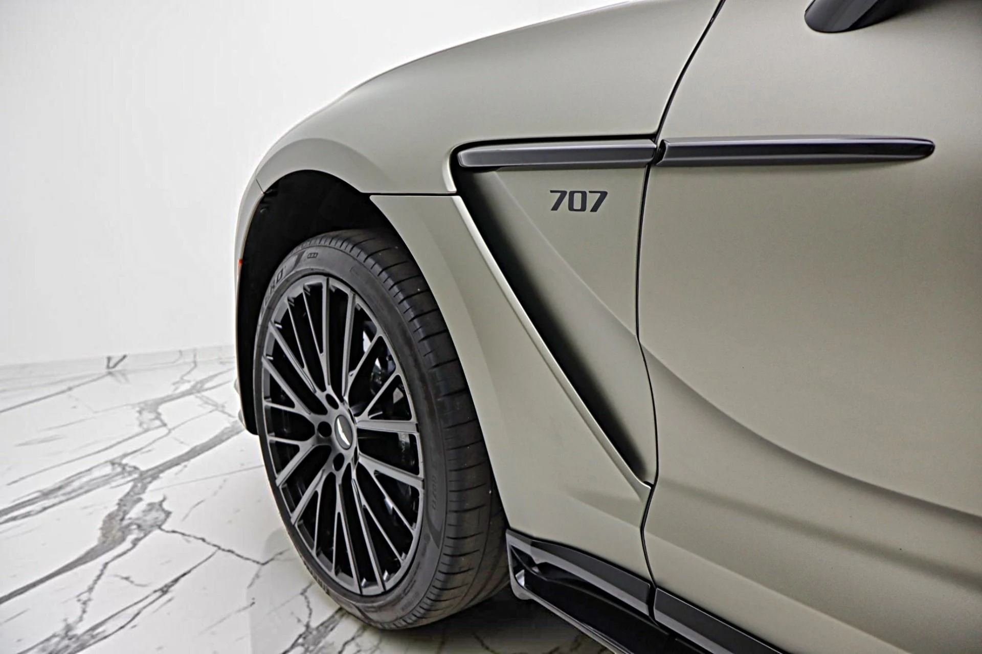 mph015_1292260830_Used_2023_Aston_Martin_DBX_707_9aef3e2d0b