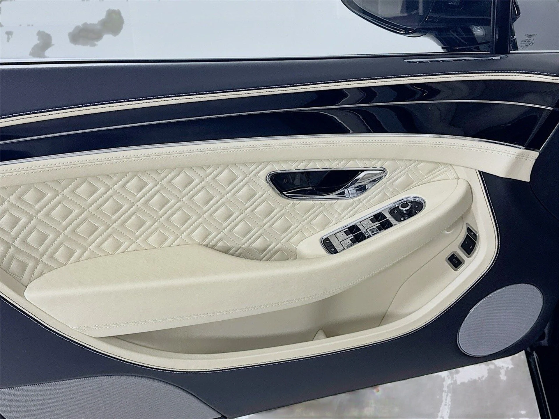 mph015_1294590367_9dfa8803366428cc23db123a63d866f2x_05561c8285