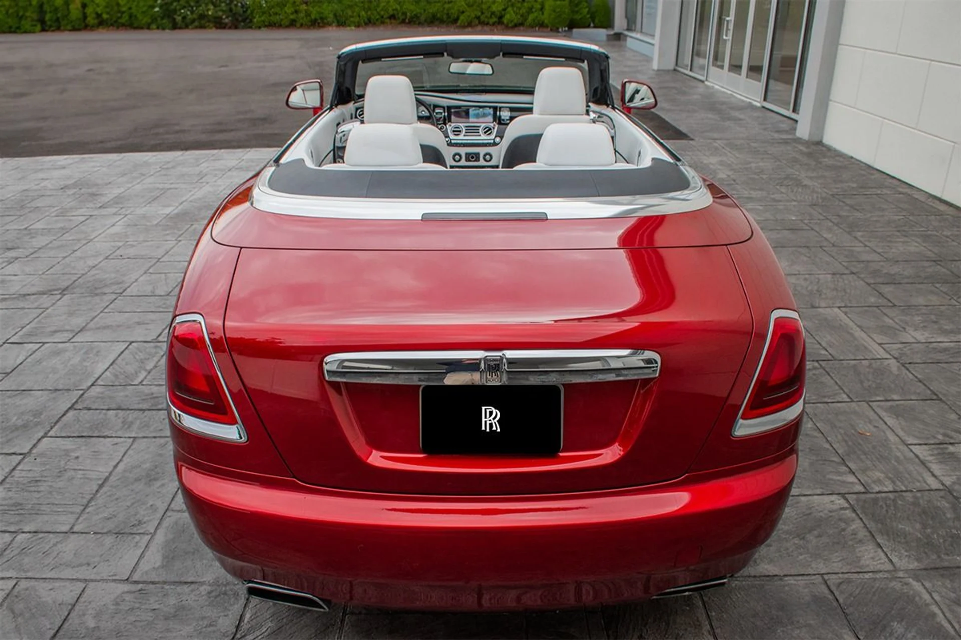 mph015_1294805406_Used_2018_Rolls_Royce_Dawn_1730954781_746e613434