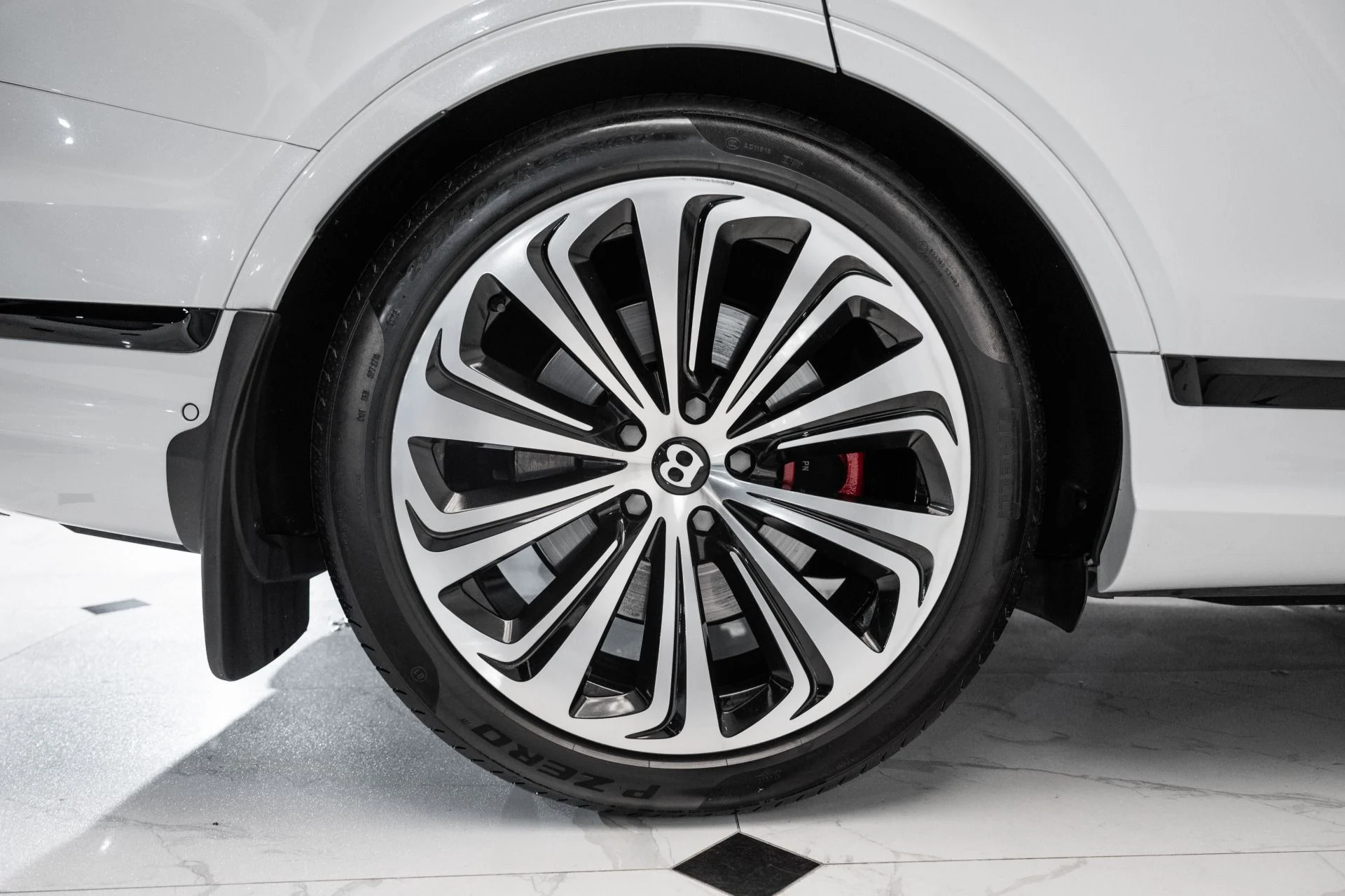 mph015_1296346218_Used_2021_Bentley_Bentayga_V8_1759421364_5478adfe2e