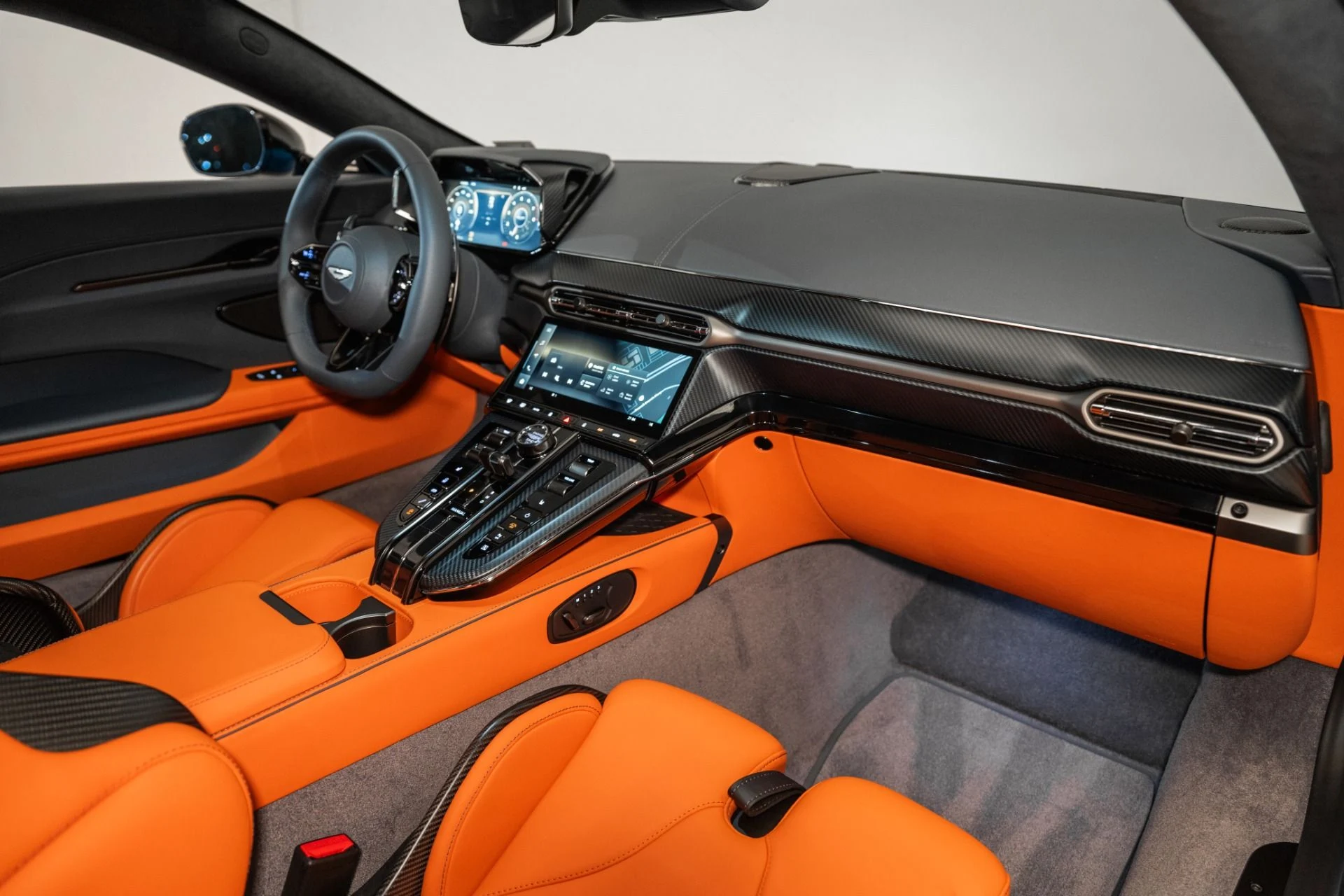 mph015_130380875_New_2025_Aston_Martin_Vantage_Coupe_1737041109_2ed10bd1ca