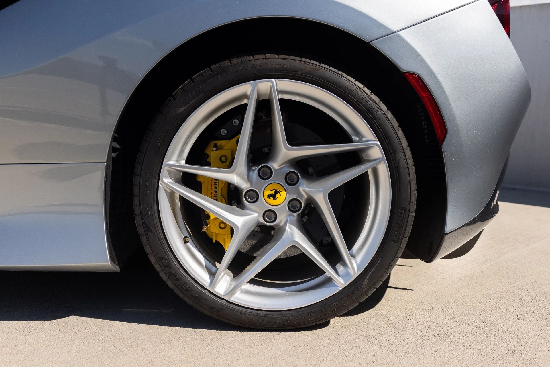 mph015_130431390_Used_2021_Ferrari_F8_Spider_1791592255_9fc03bebcf