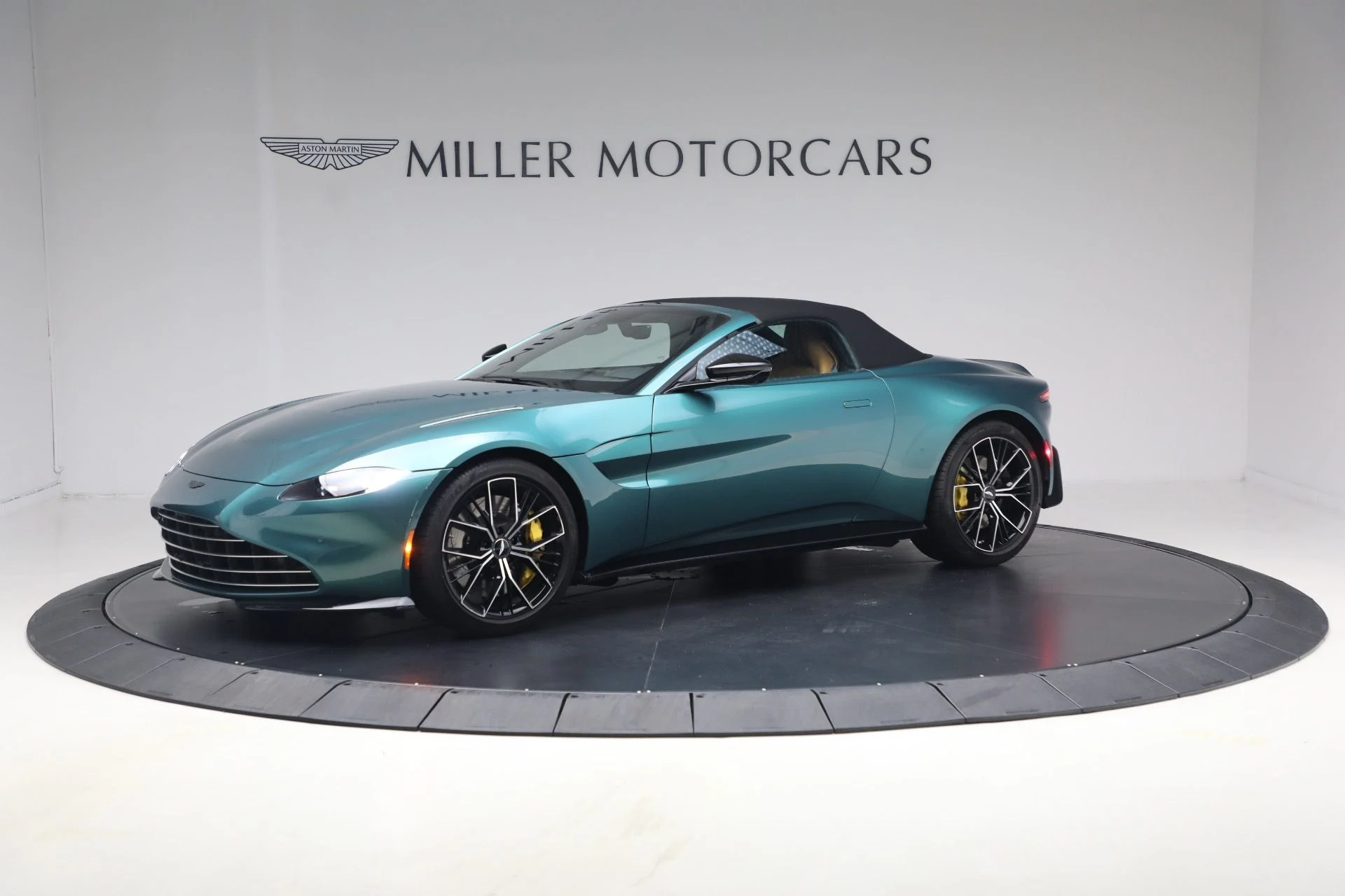 mph015_1311443166_Used_2023_Aston_Martin_Vantage_V8_1791917155_d4b157d429