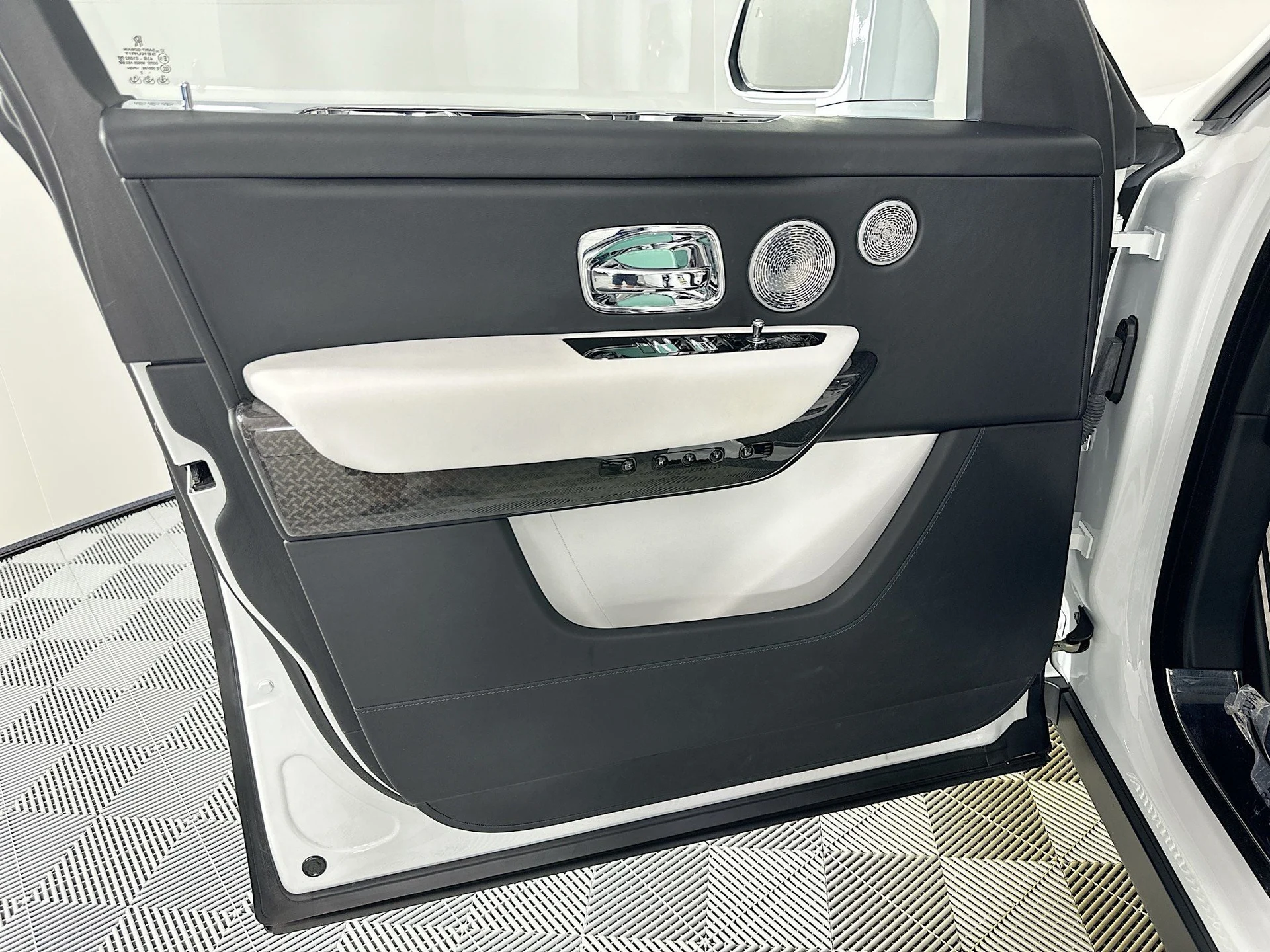 mph015_131314763_16_23f02eafee