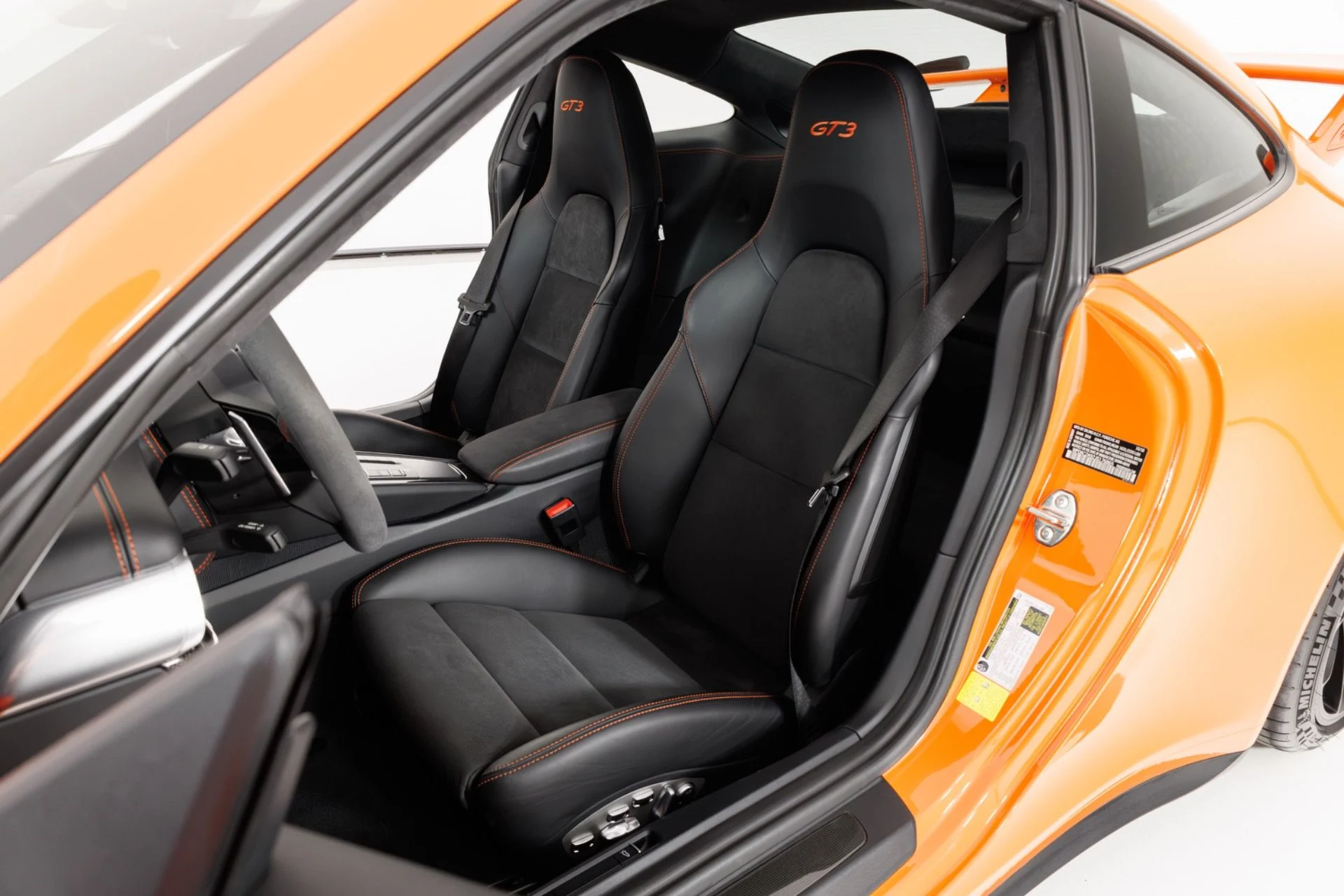 mph015_1317297754_Used_2018_Porsche_911_GT_3_1785880176_46346c9ed2
