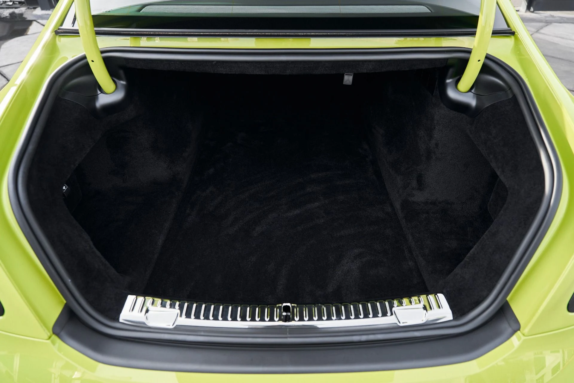 mph015_1320796286_Used_2025_Rolls_Royce_Ghost_Black_Badge_1769049477_bce157717d