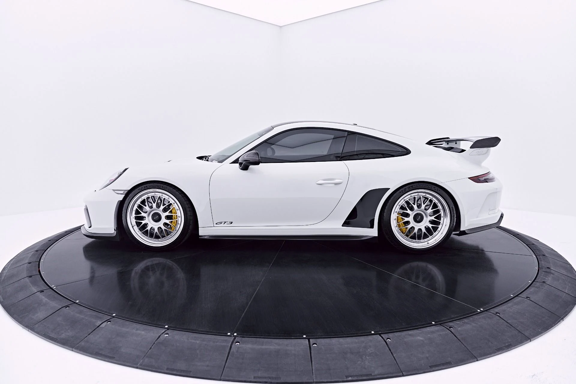 mph015_1324907366_Used_2018_Porsche_911_GT_3_1782763300_93c8b35e8c
