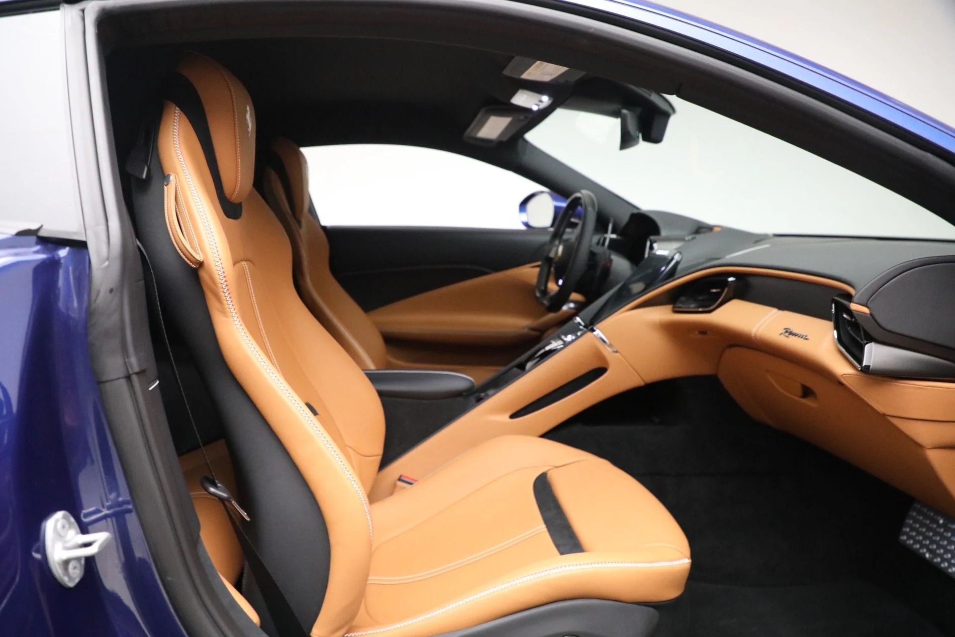 mph015_1326591326_Used_2022_Ferrari_Roma_1768064667_a2e50d38f9