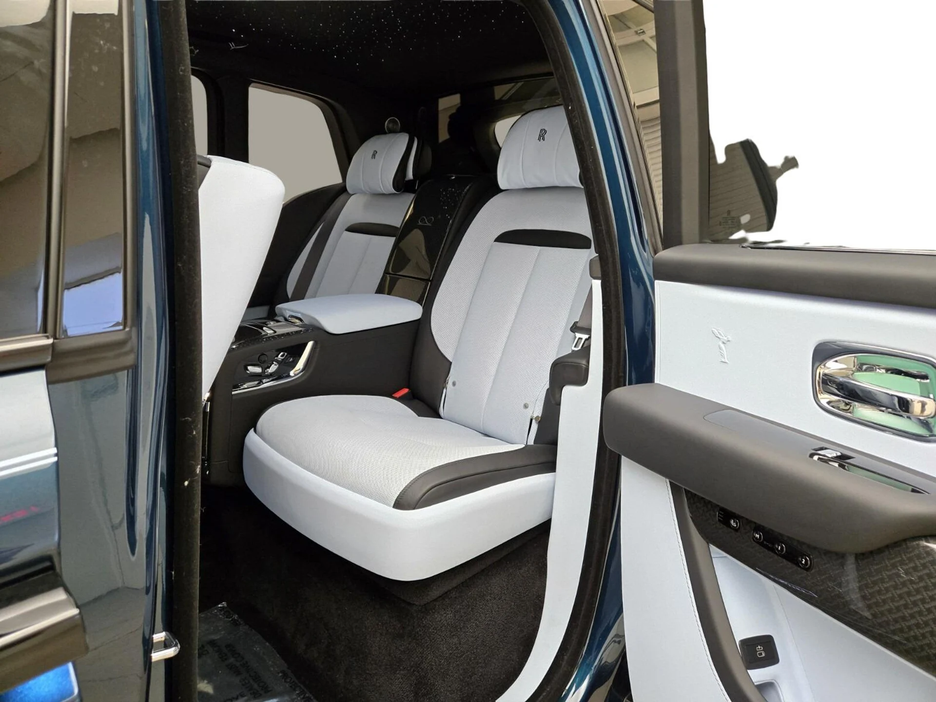 mph015_1329874903_Used_2025_Rolls_Royce_Cullinan_Black_Badge_1770446934_5e705fa834