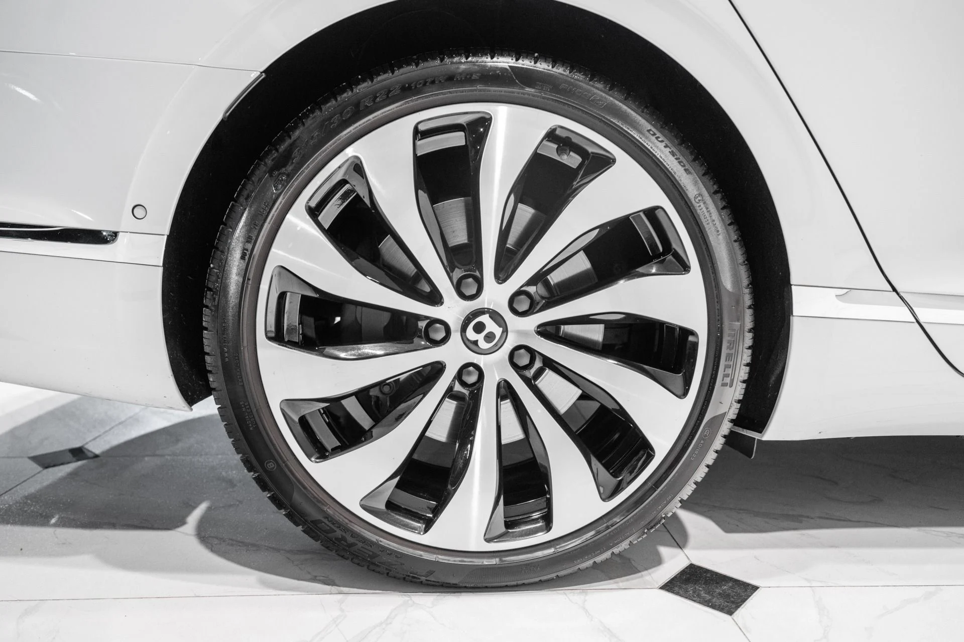 mph015_1338431396_Used_2023_Bentley_Flying_Spur_1772469545_6a53312655