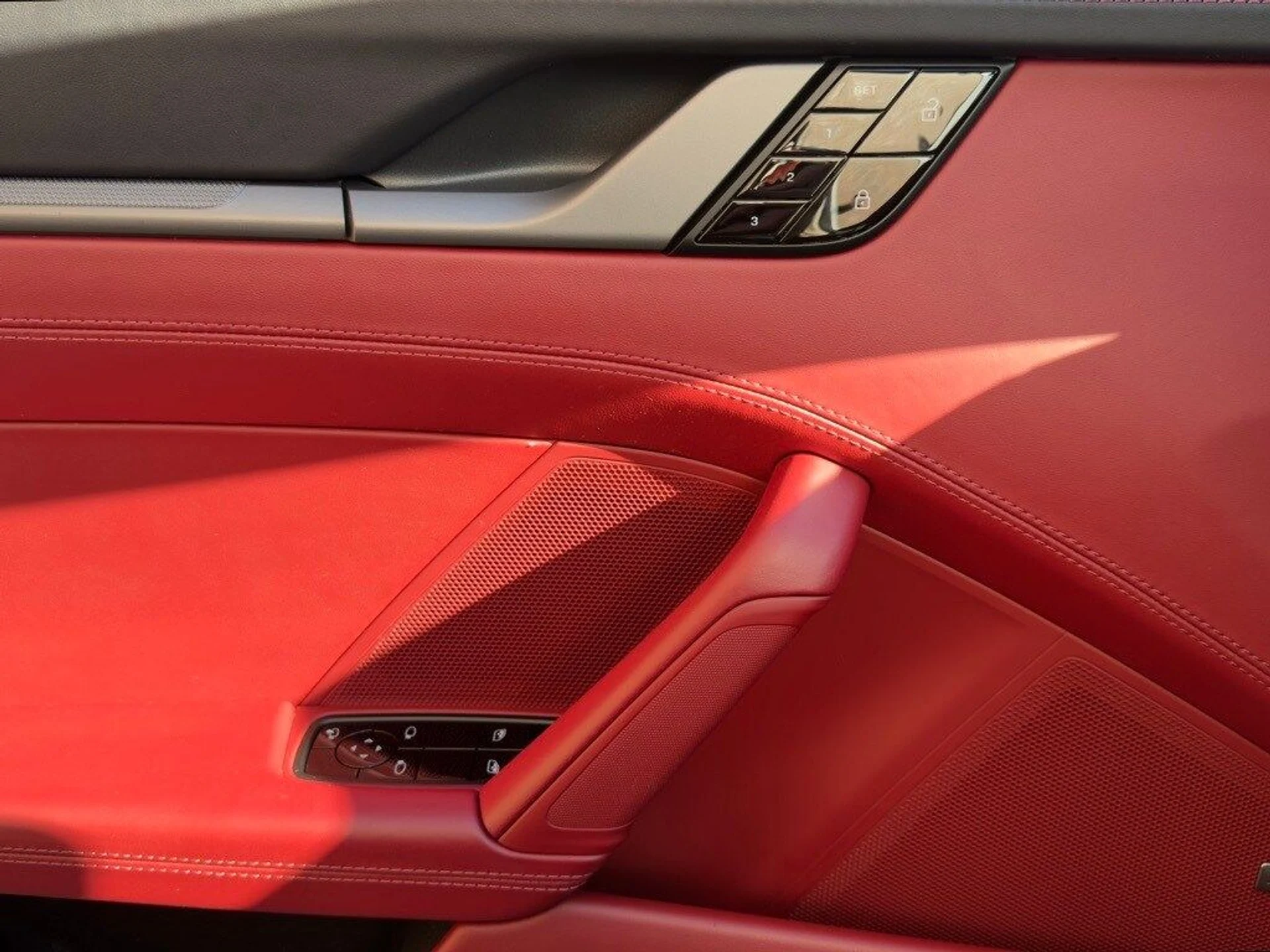 mph015_1339770221_77caece6ef6639aa773fae5e730c8f3ax_1428dc115f