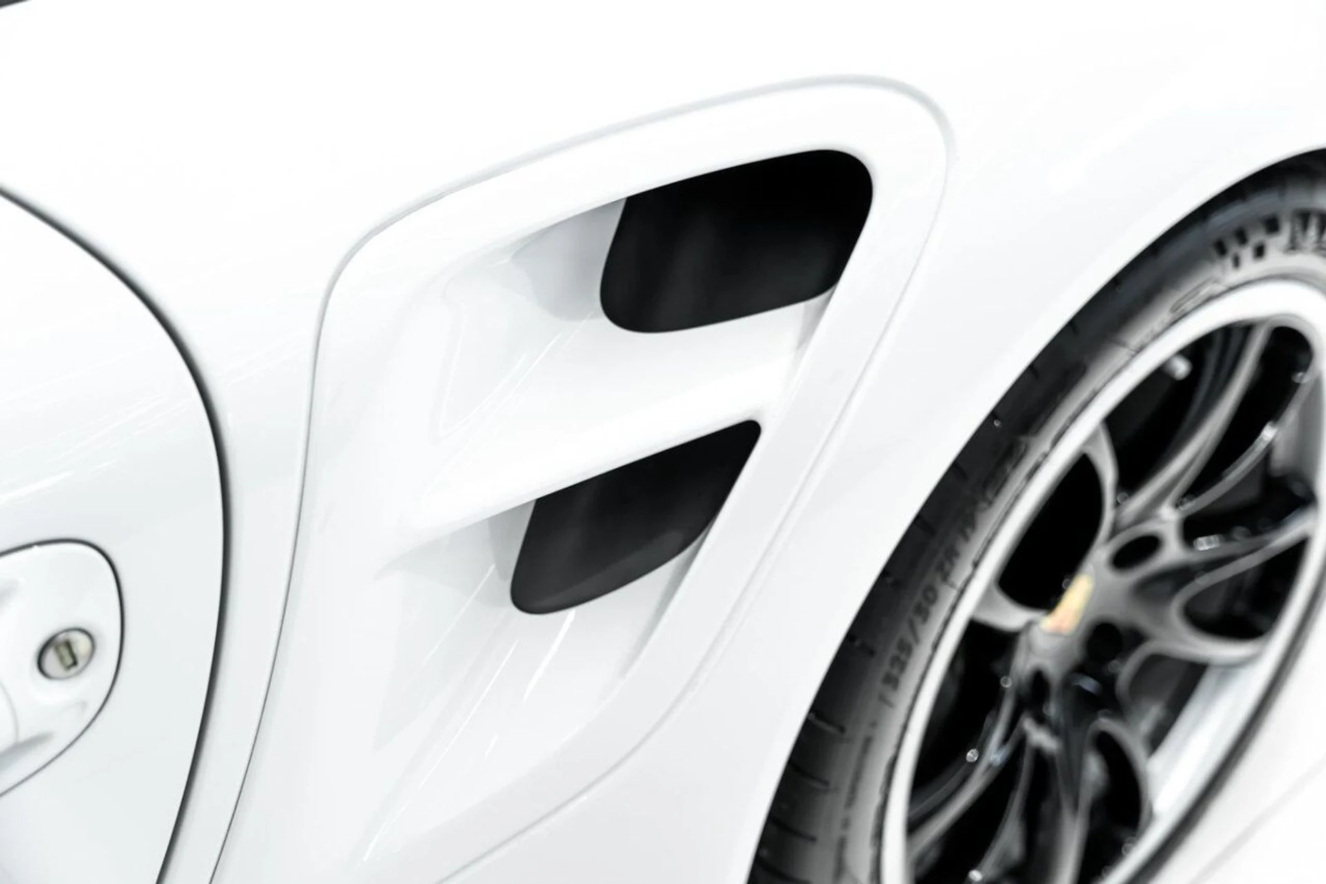 mph015_1347537602_porsche_911_2009_jpg_v_1758918548_0844888745