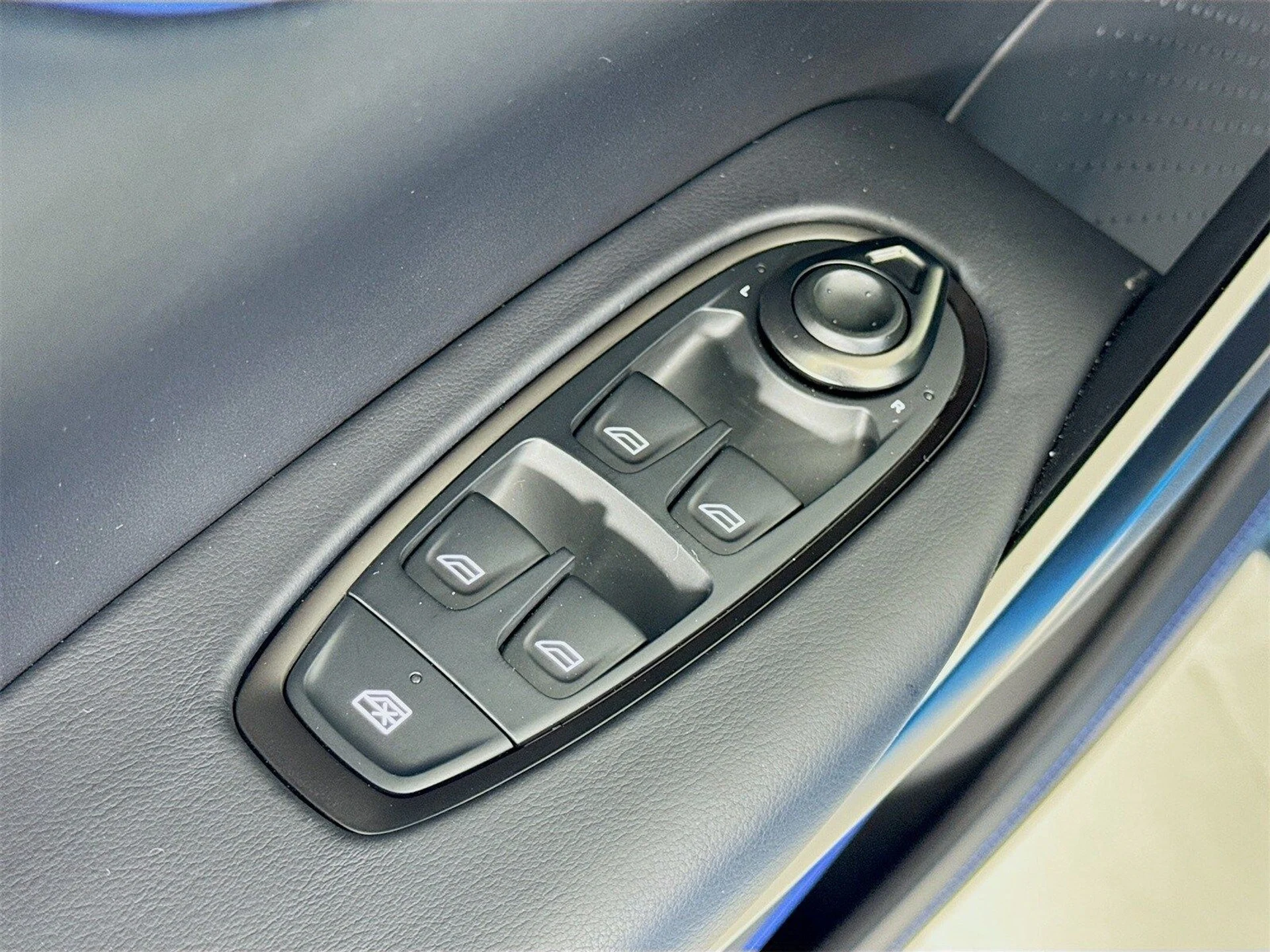 mph015_1348635619_963405cdf79f11e4fb7f54498691bd31x_6a412dd0bf