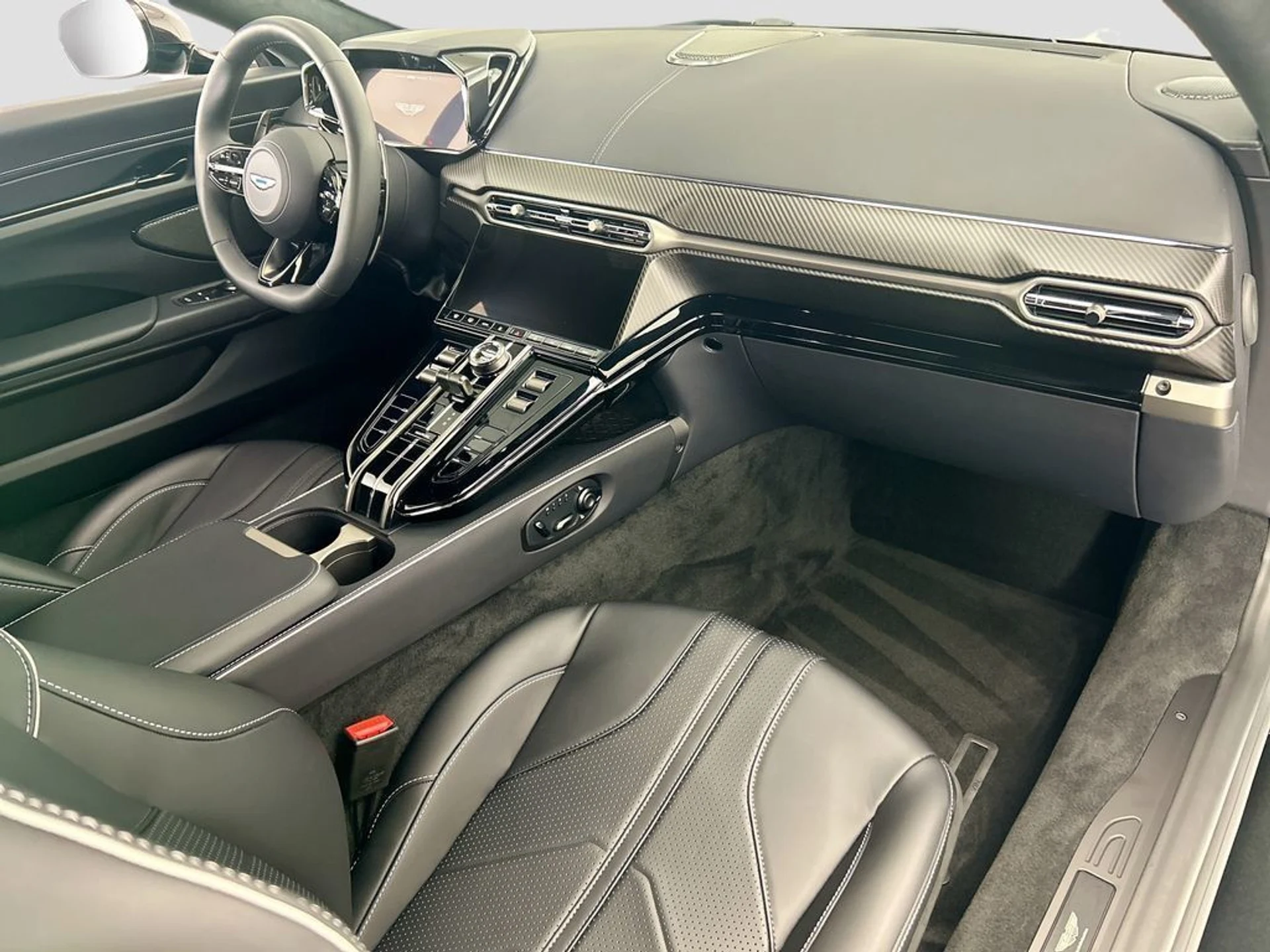 mph015_1351297414_used_2026_aston_martin_vantage_coupe_8119_23019330_16_1024_19869350a6