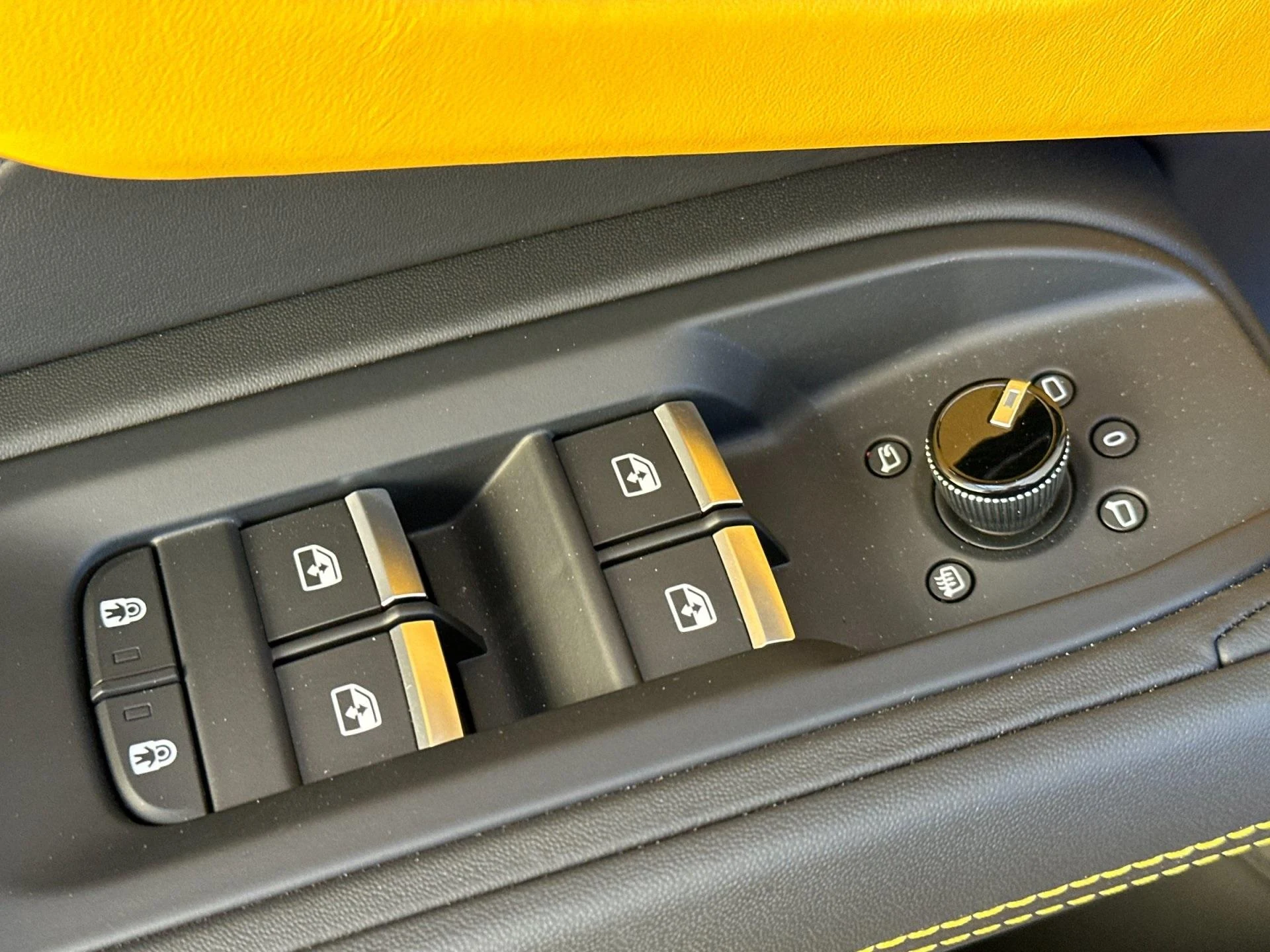 mph015_1362053995_New_2024_Lamborghini_Urus_S_1747424130_42a5ce76c7