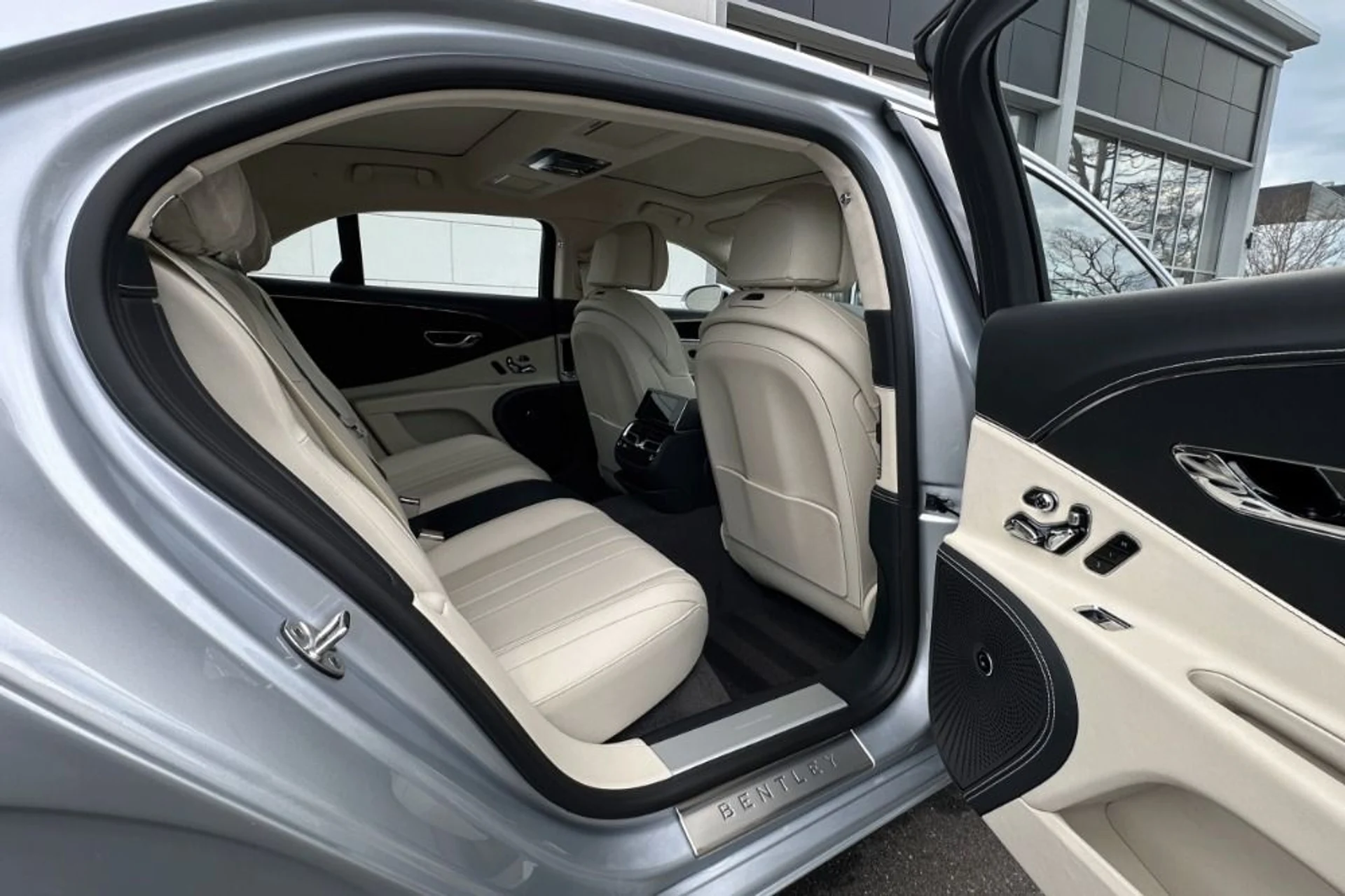 mph015_1363194233_New_2026_Bentley_Flying_Spur_1772716990_60cecd9030