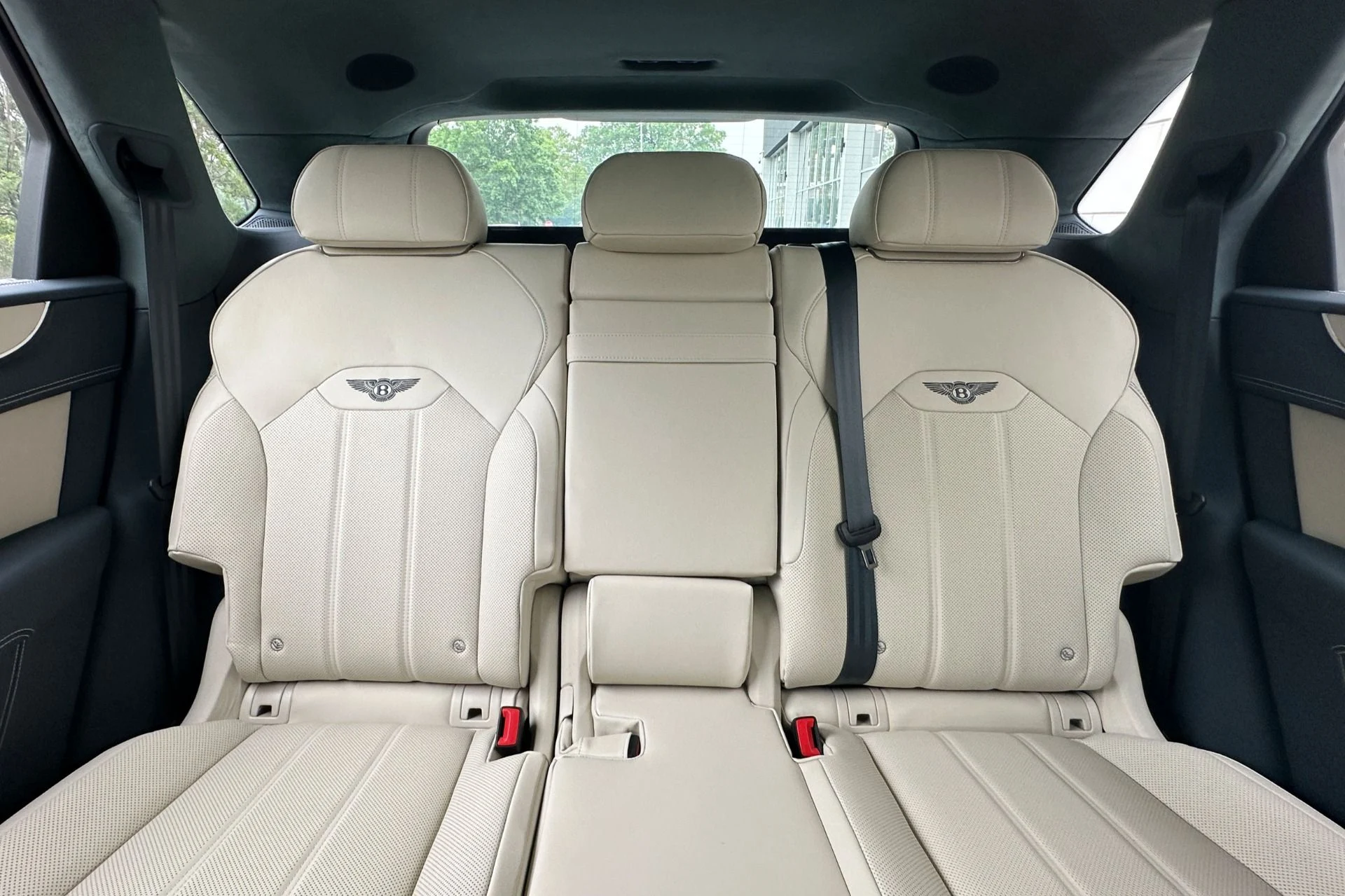 mph015_1365988877_New_2026_Bentley_Bentayga_V8_1784540711_ff4ac5855e