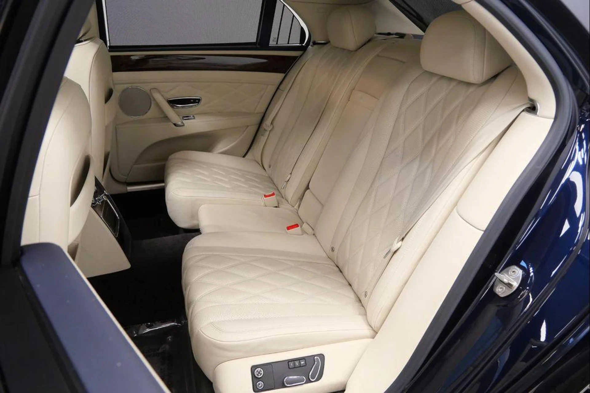 mph015_1368106678_He_E3qel2hwoa_A5_AFH_Df8_Fpq_BUTE_d5815ae48d