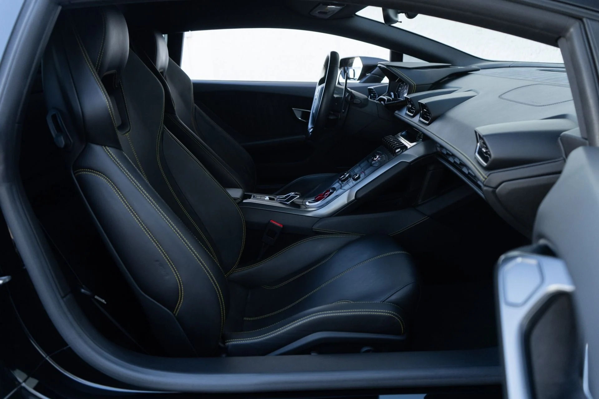 mph015_1371660790_Used_2015_Lamborghini_Huracan_LP_610_4_1768245751_317c6bd381