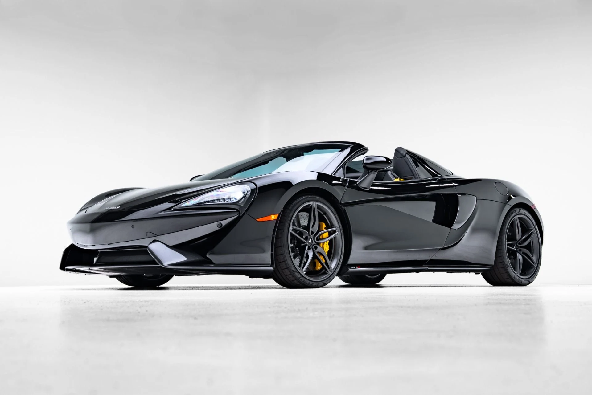 mph015_1373148365_Used_2019_Mc_Laren_570_S_Spider_1771457585_7252cdfd87