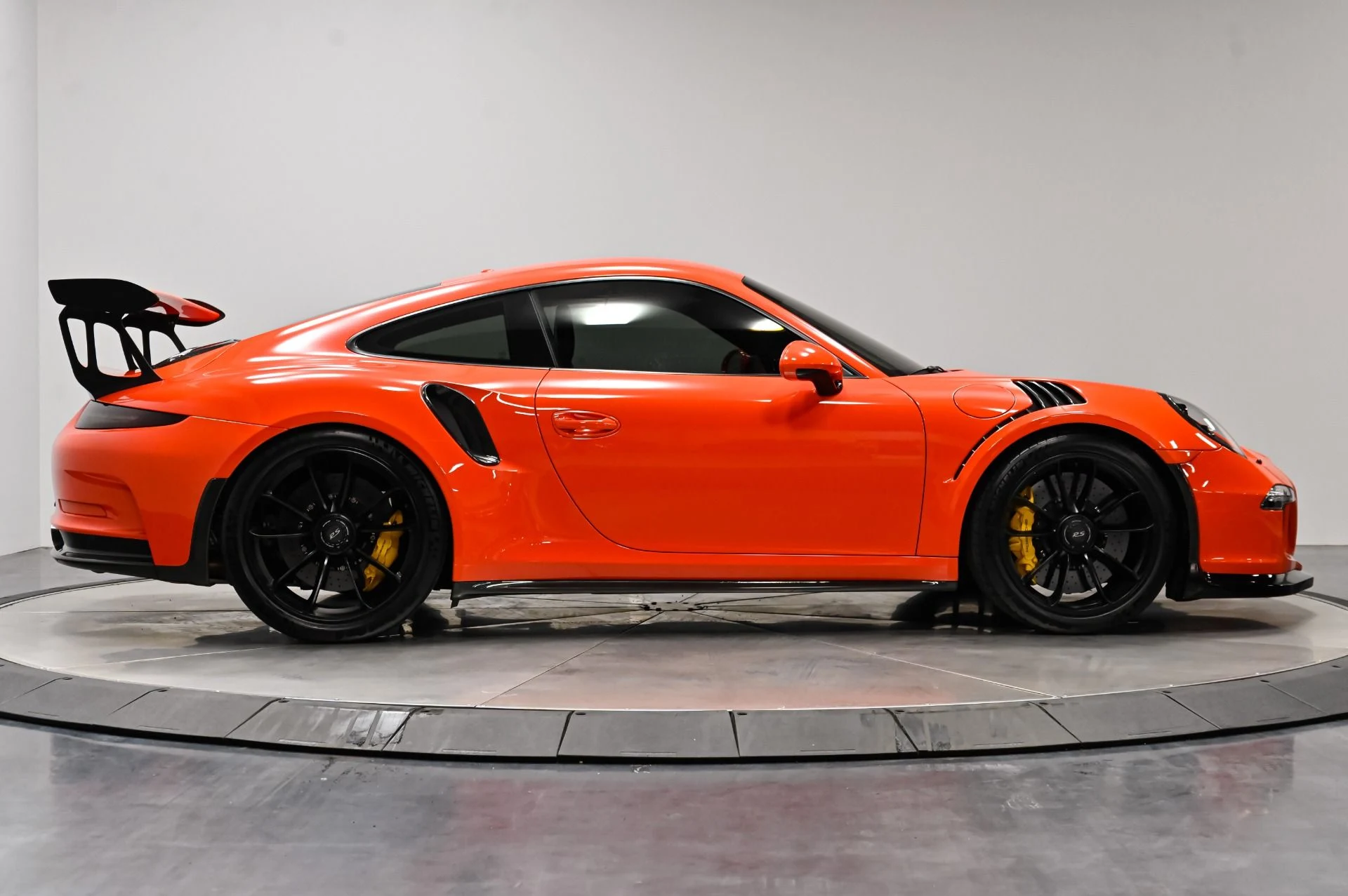 mph015_137761937_Used_2016_Porsche_911_GT_3_RS_1791298183_e6be648c96