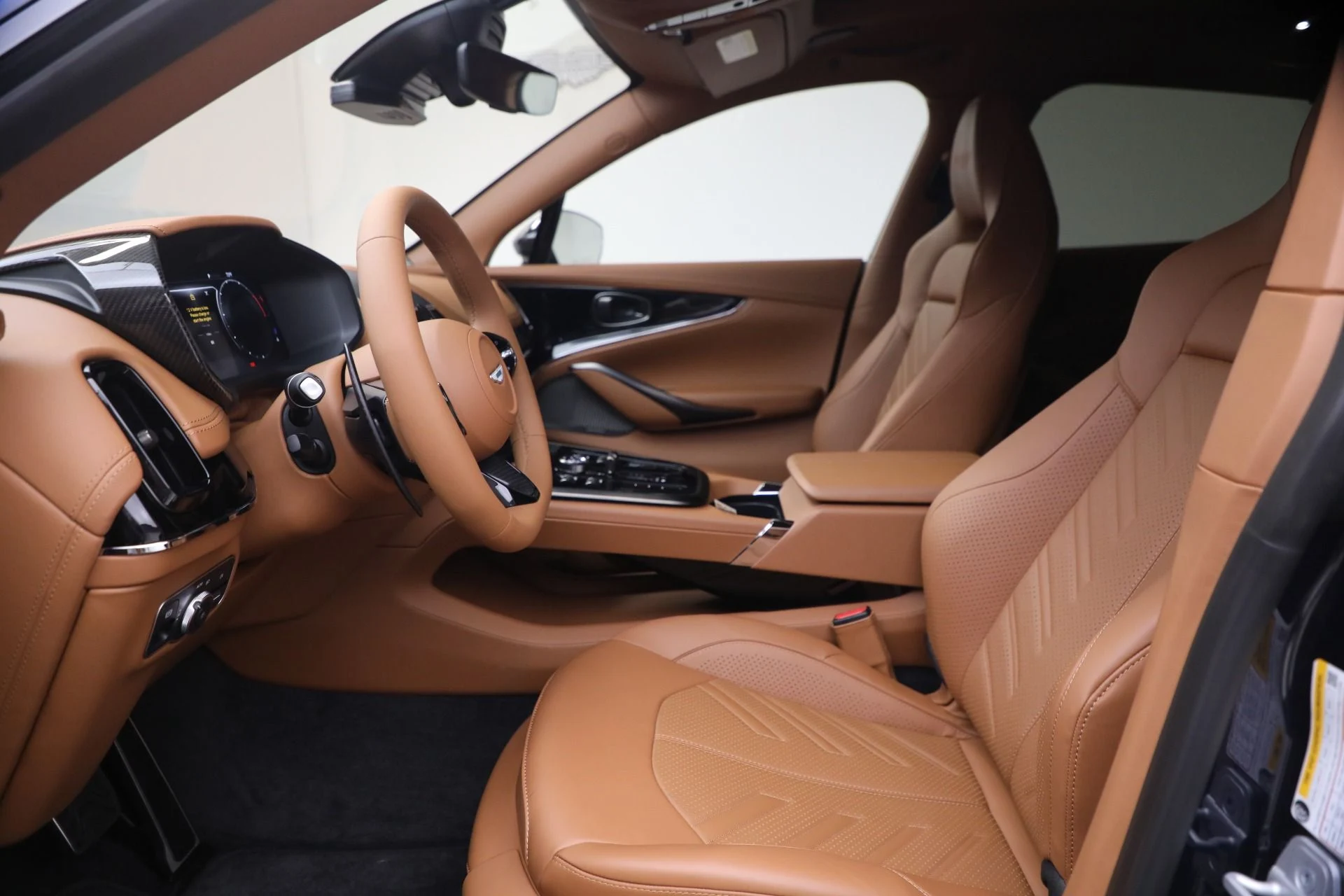 mph015_1379647365_New_2026_Aston_Martin_DBX_S_1792514621_535dbbc7cb