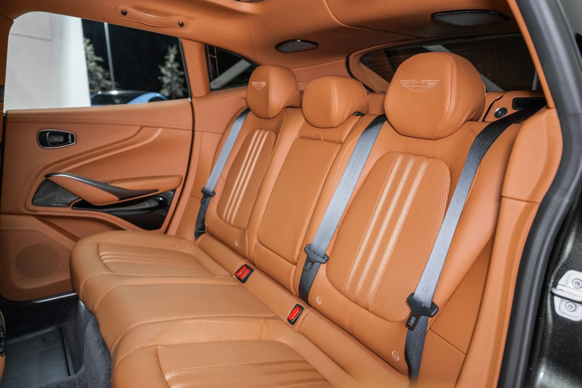 mph015_1384792723_New_2026_ASTON_MARTIN_DBX_707_1759283914_4852f4a8c2