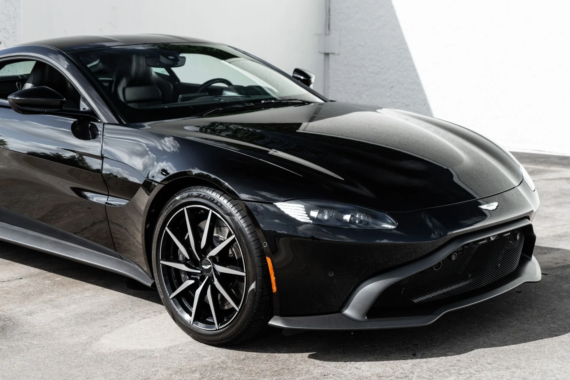 mph015_1385360010_Used_2019_Aston_Martin_Vantage_1789496200_b2ea33d18a