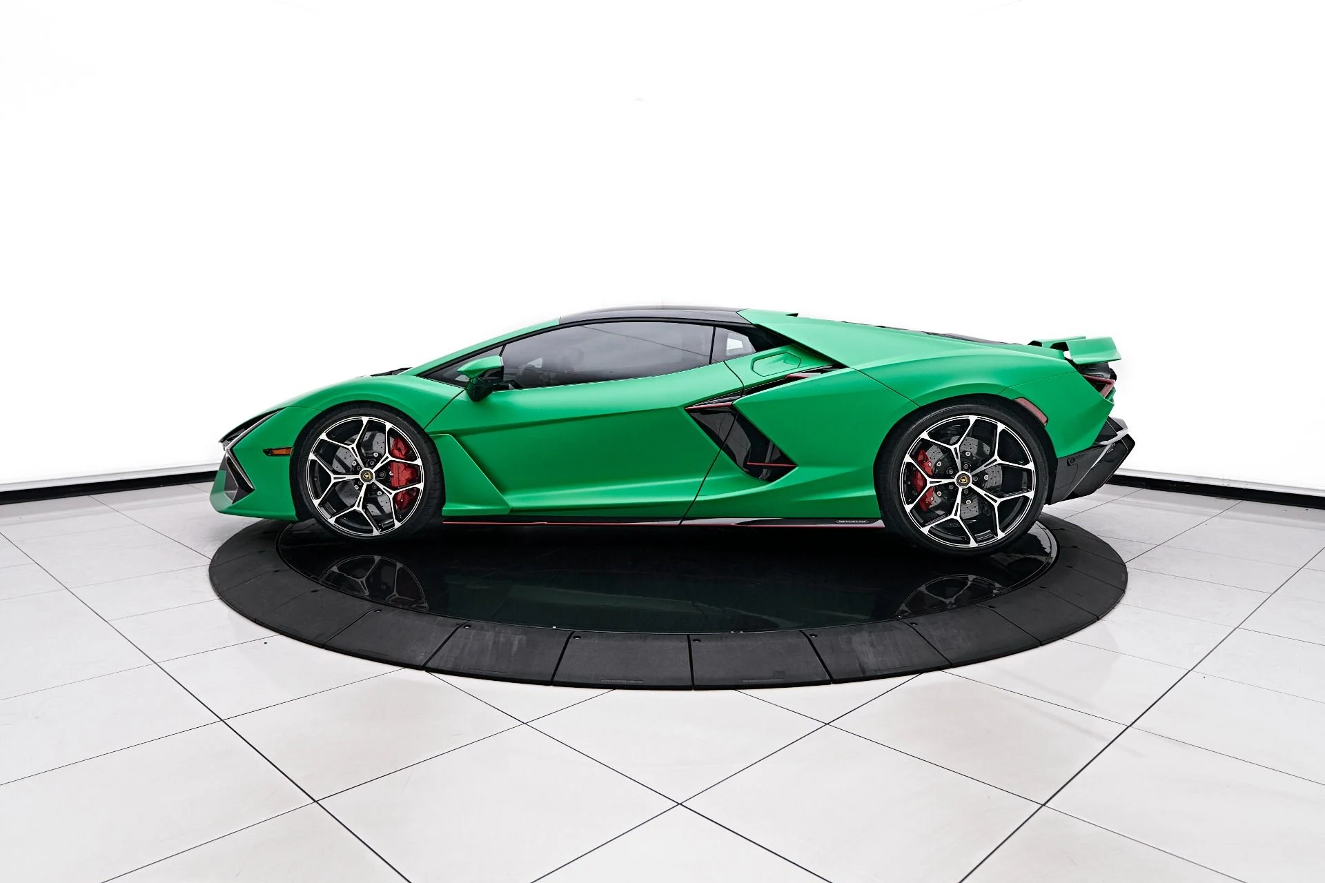 mph015_1389174433_Used_2024_Lamborghini_Revuelto_Base_1756951520_31df4e83d1
