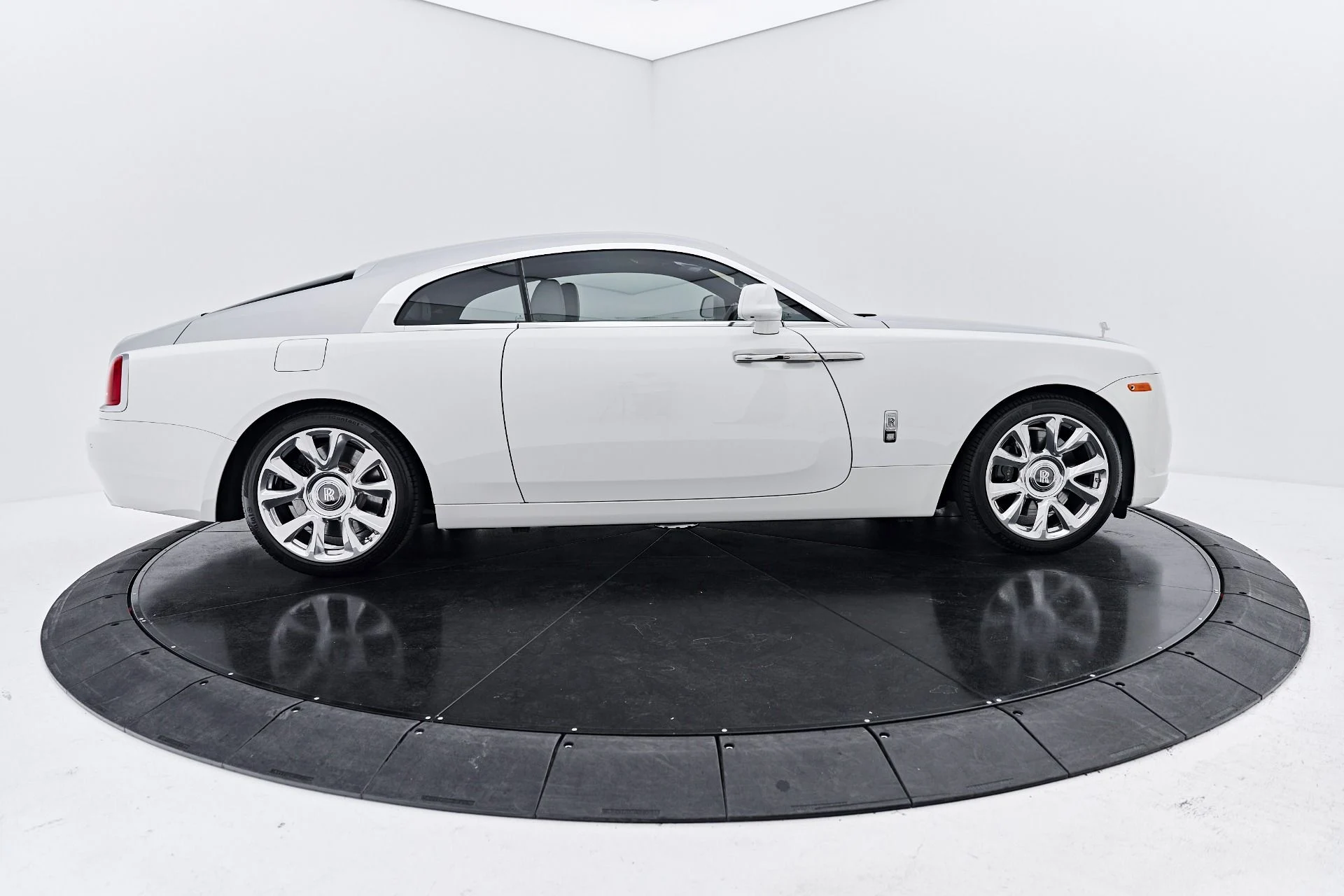 mph015_1391098116_Used_2020_Rolls_Royce_Wraith_Base_1791481231_00a47a6a8e