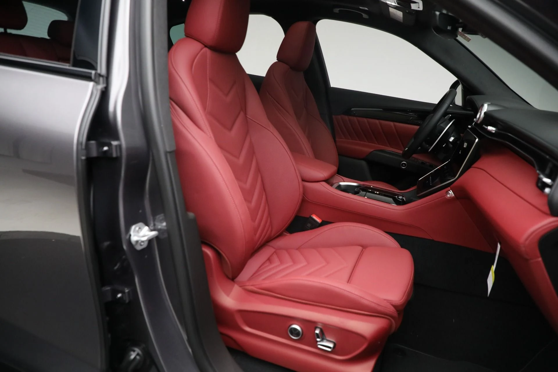 mph015_1412372877_New_2025_Maserati_Grecale_Modena_1738436755_198461b9c1