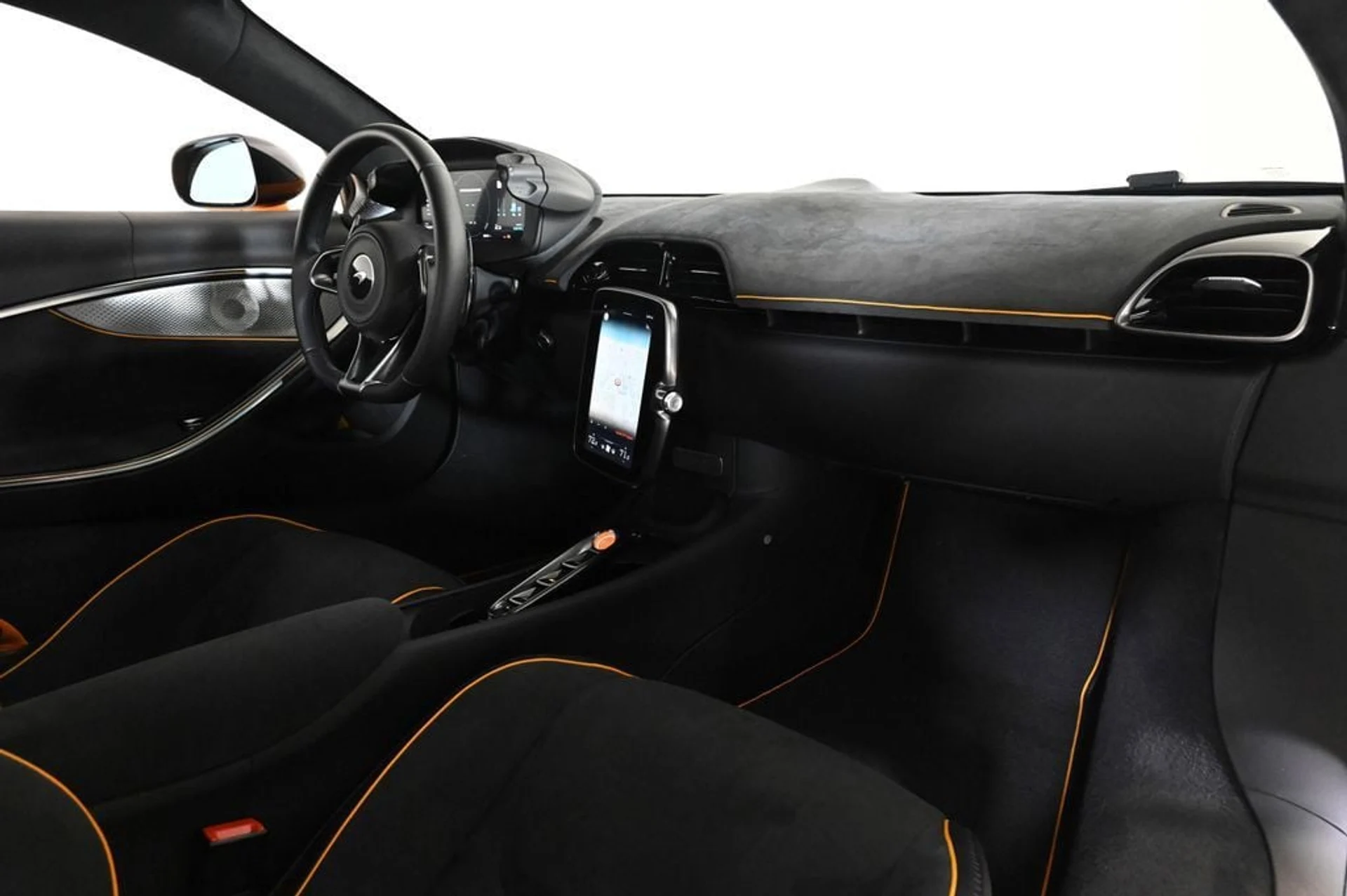 mph015_1421386747_used_2025_mclaren_artura_performance_11350_22911649_15_1024_db39940897
