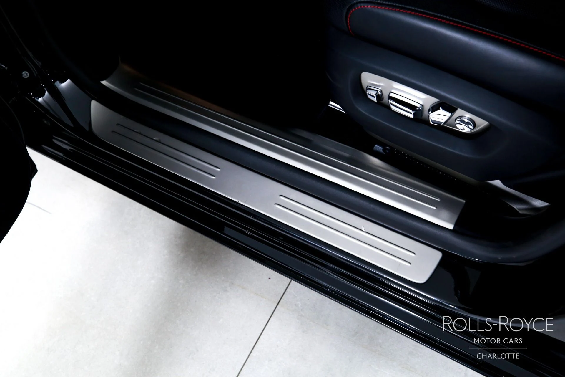 mph015_1422641123_Used_2019_Rolls_Royce_Ghost_1769449412_ce2ac03204