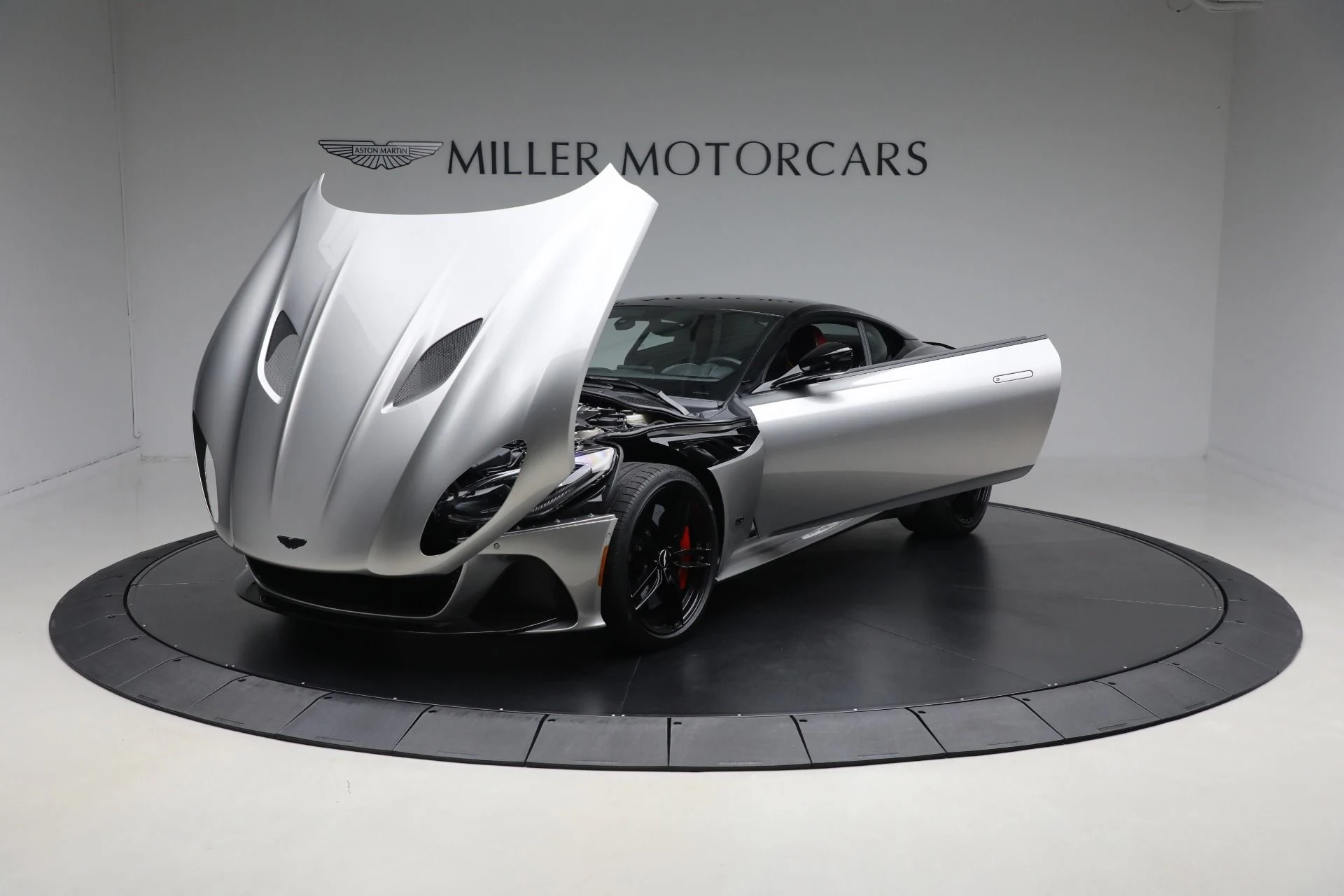 mph015_1427977436_Used_2023_Aston_Martin_DBS_Superleggera_dccc89fedb