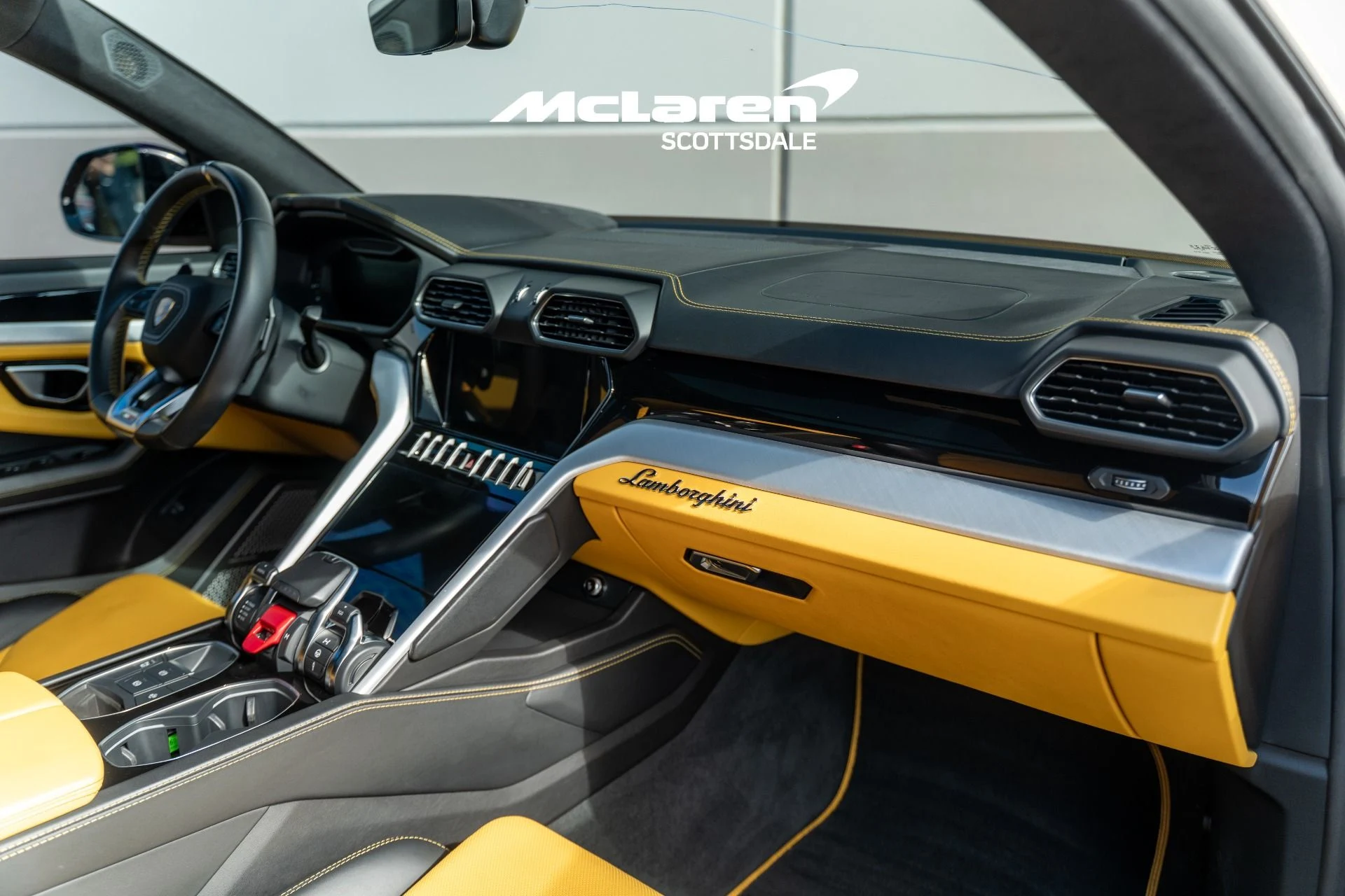 mph015_1433170679_Used_2021_LAMBORGHINI_URUS_1775537131_fe4a353af8