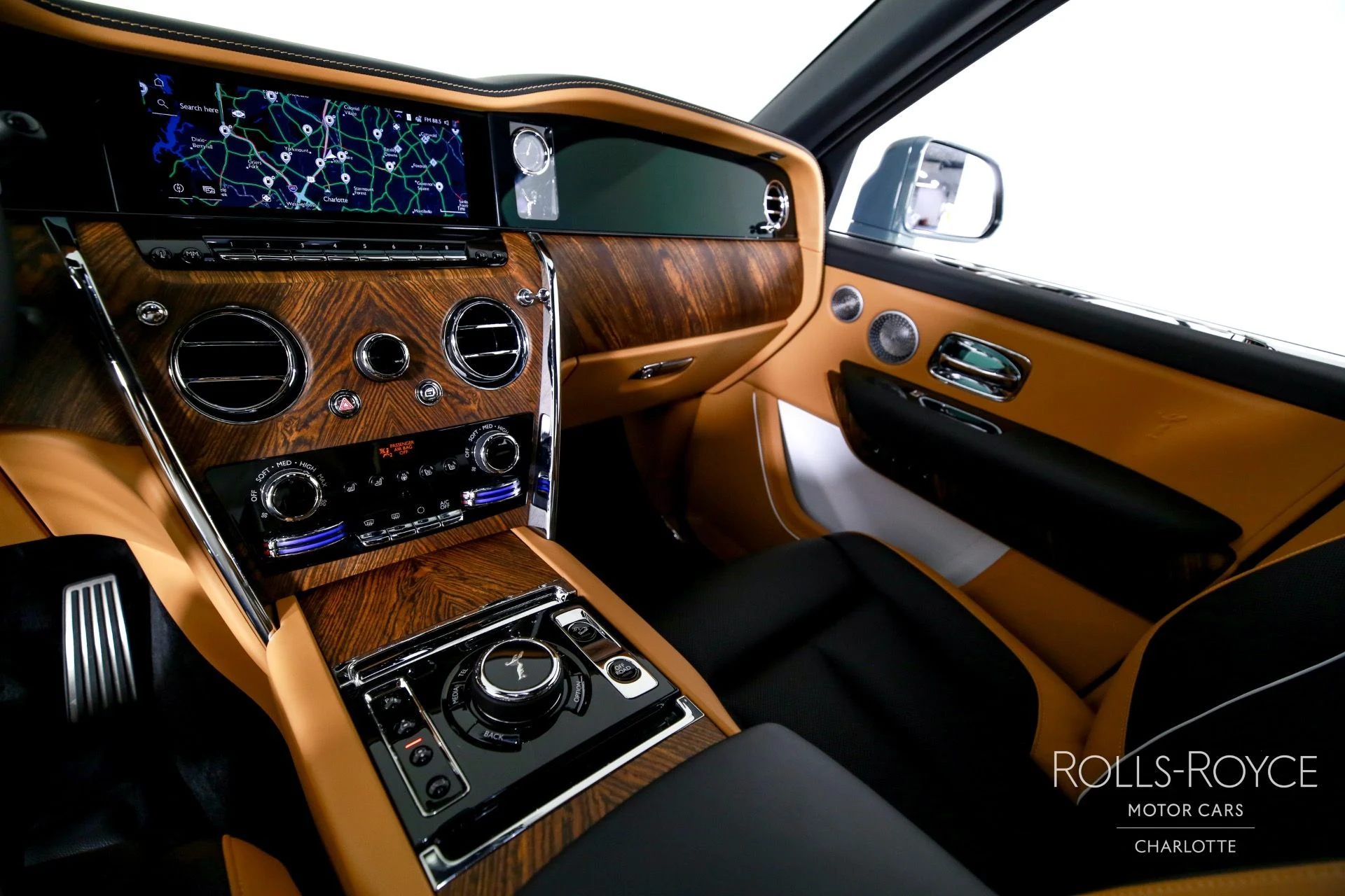 mph015_1439296678_Used_2025_Rolls_Royce_Cullinan_1759510735_ba261168a1