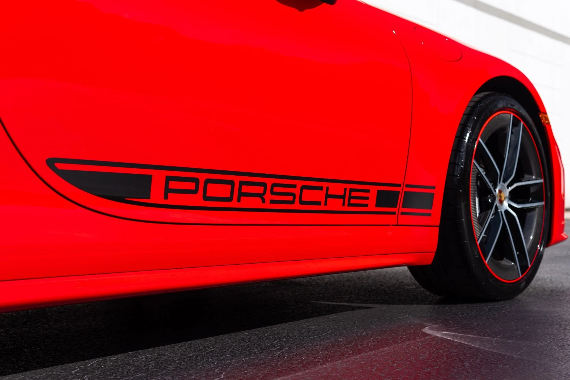 mph015_1441006159_Used_2025_Porsche_911_Carrera_1779505950_1258d8fde4