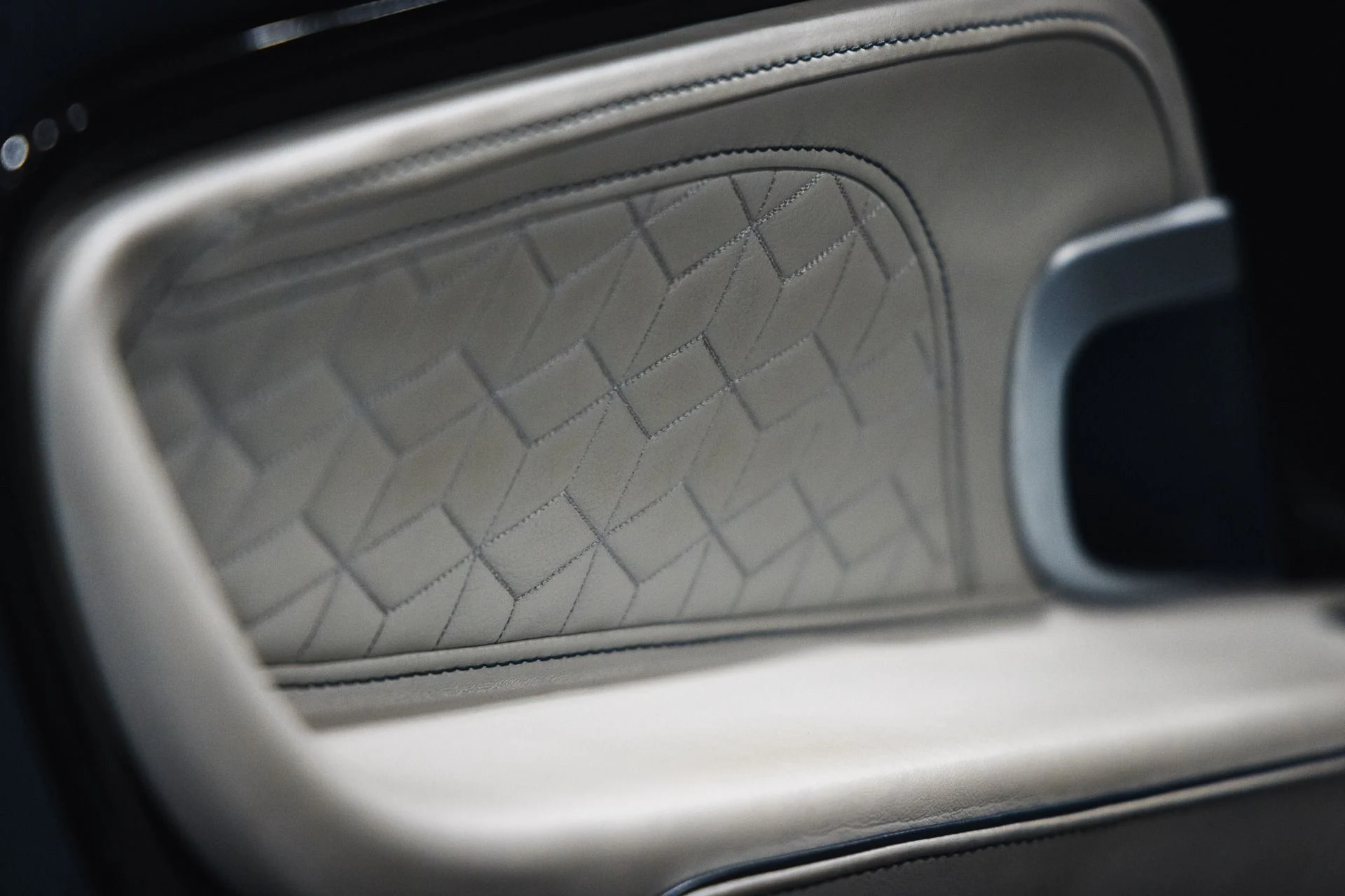 mph015_1442397468_Used_2019_Aston_Martin_DBS_Superleggera_370000_MSRP_CARBON_ROOF_1775436975_4a46e73e8a