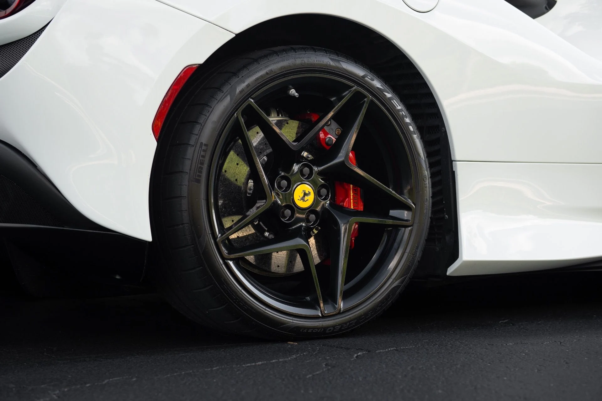 mph015_1442422396_Used_2021_Ferrari_F8_Tributo_1763762778_e7e172bb15