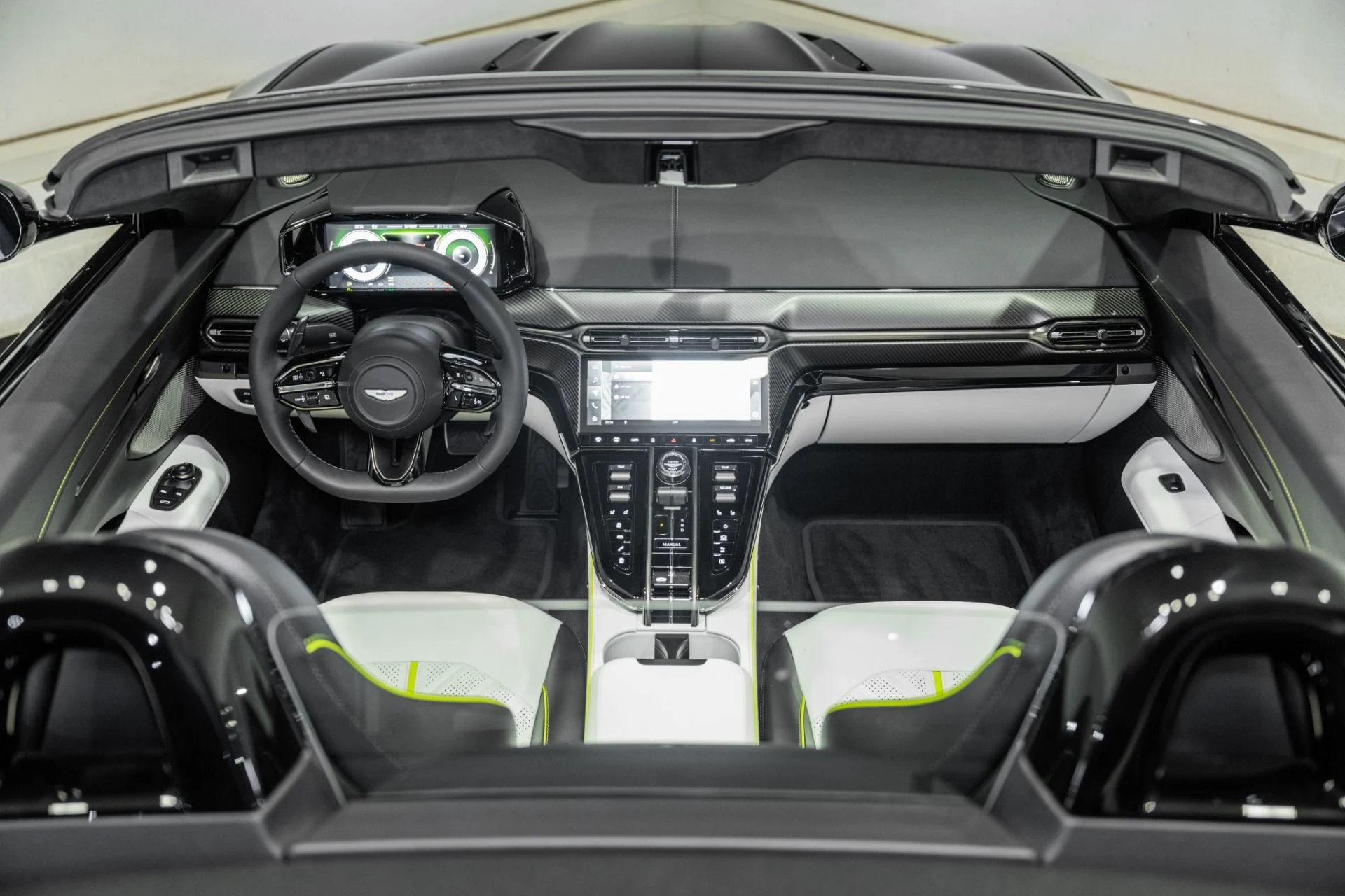 mph015_1445496227_New_2026_Aston_Martin_Vantage_S_Roadster_1780941042_87e741d963