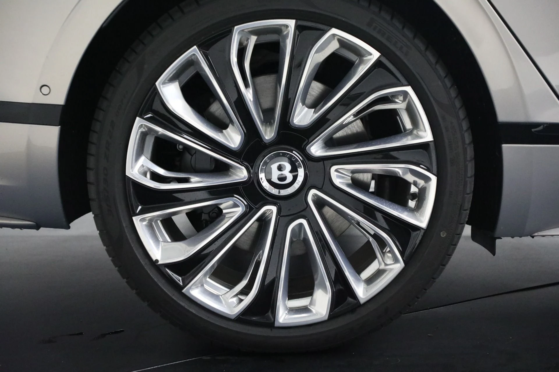 mph015_1446031305_New_2025_Bentley_Flying_Spur_Mulliner_fbe045c8f4