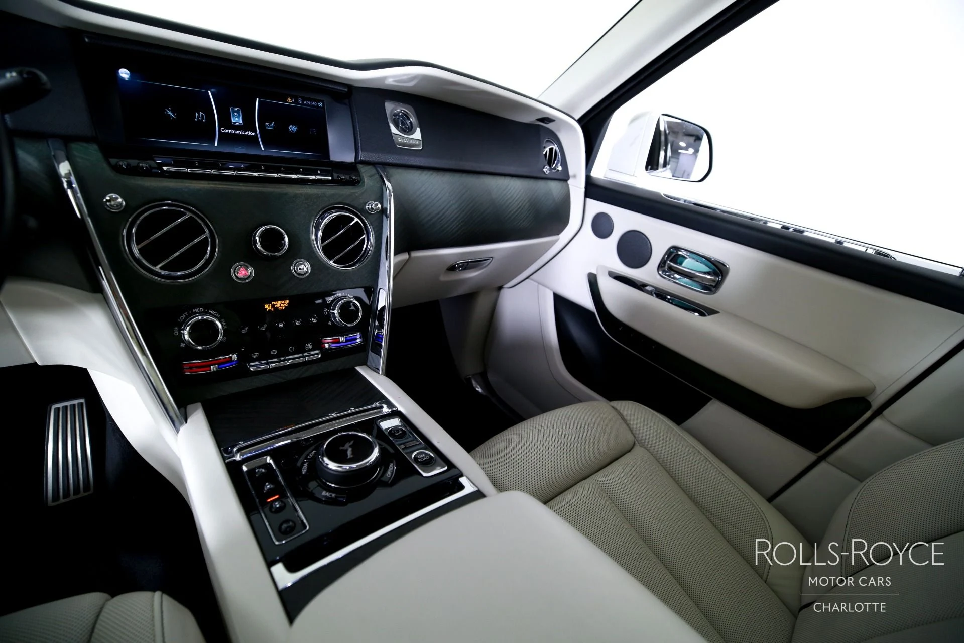 mph015_1456663666_Used_2020_Rolls_Royce_Cullinan_1772228015_234edbdd32