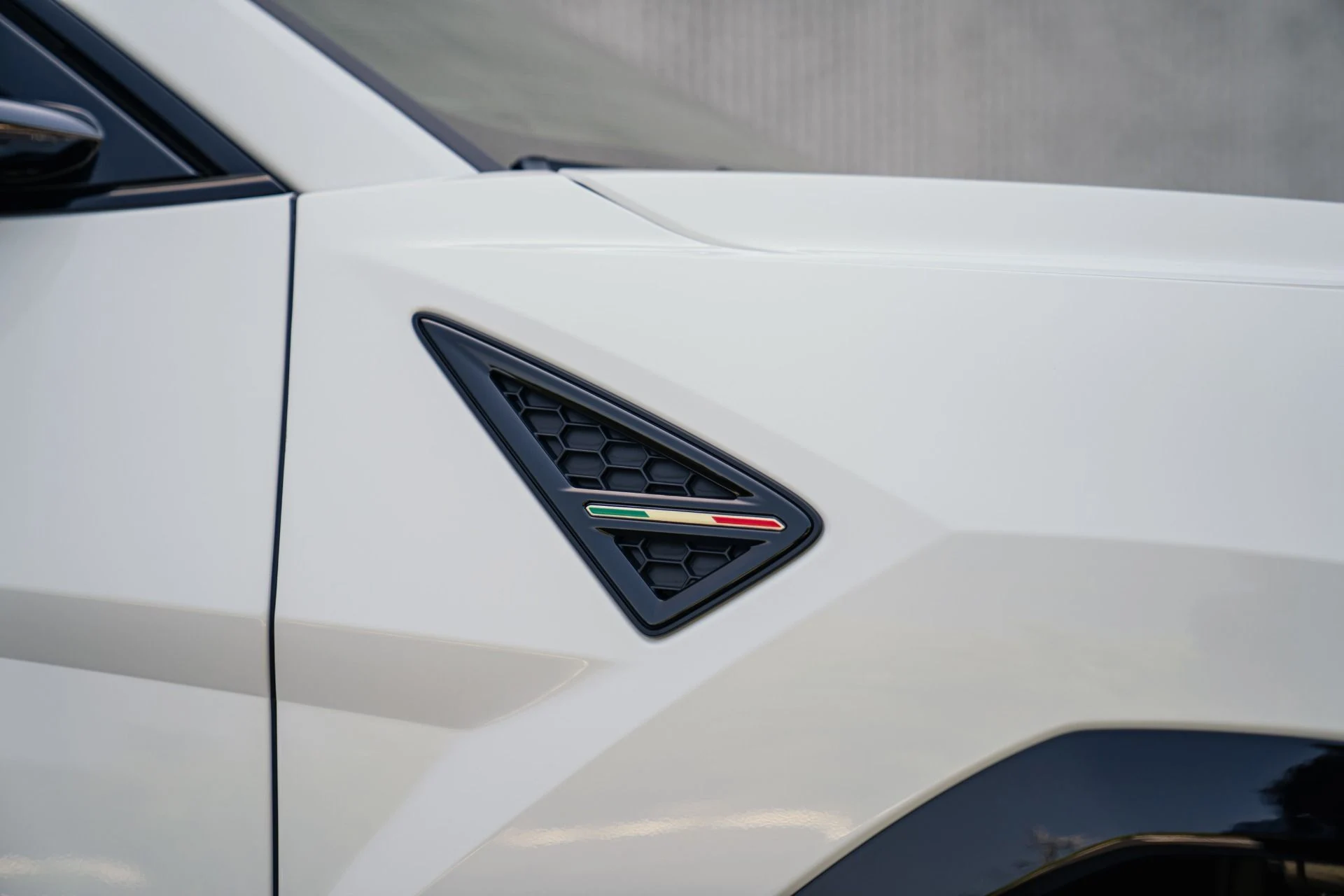 mph015_1469243818_Used_2024_Lamborghini_Urus_S_HUGE_295296_Original_MSRP_Low_Mile_1787089890_6c9c7f70b7