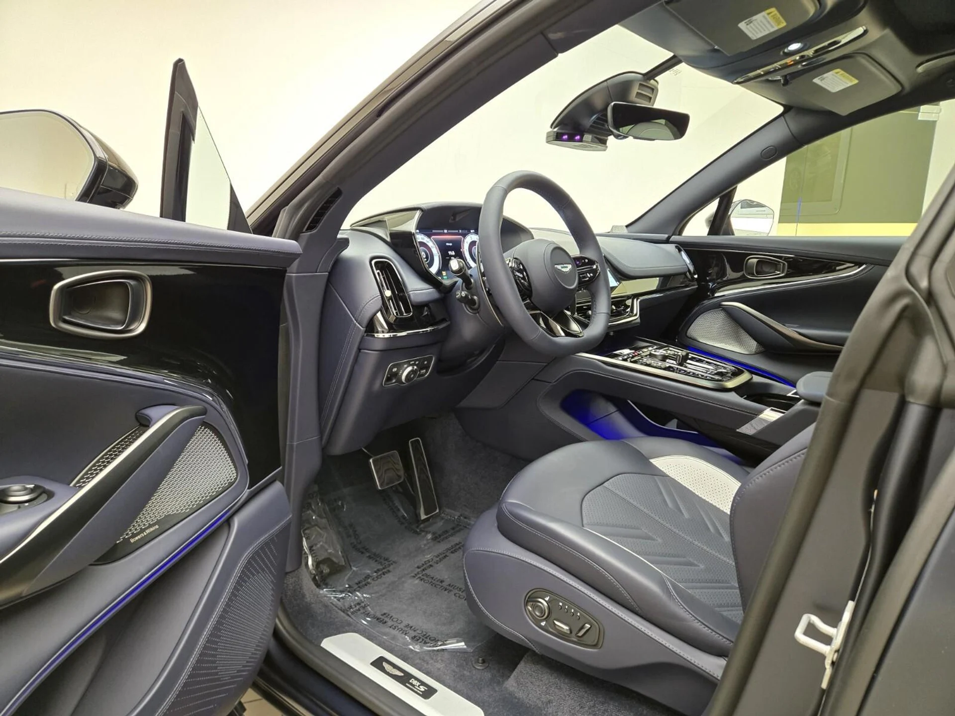 mph015_1469360370_New_2026_Aston_Martin_DBX_S_1780118647_8189e3f345