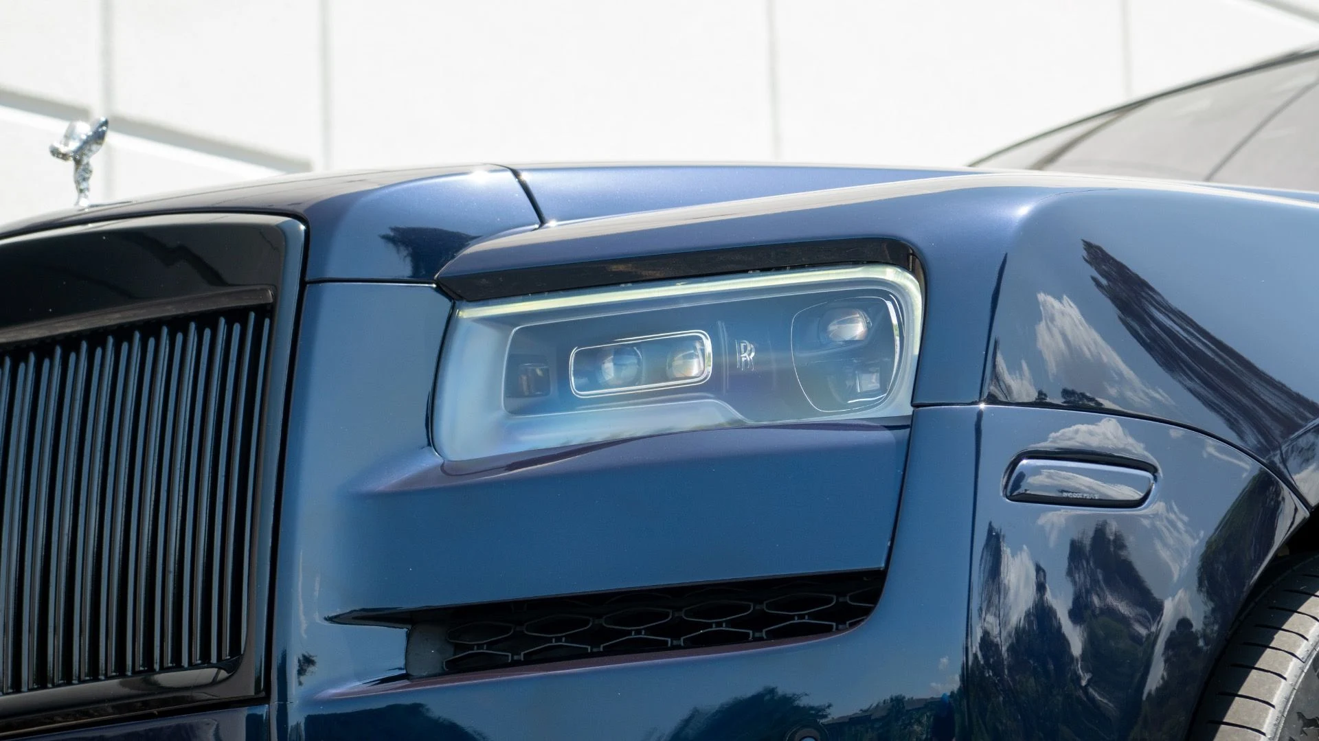 mph015_1482556836_Used_2019_Rolls_Royce_Cullinan_1747942615_13e660be16