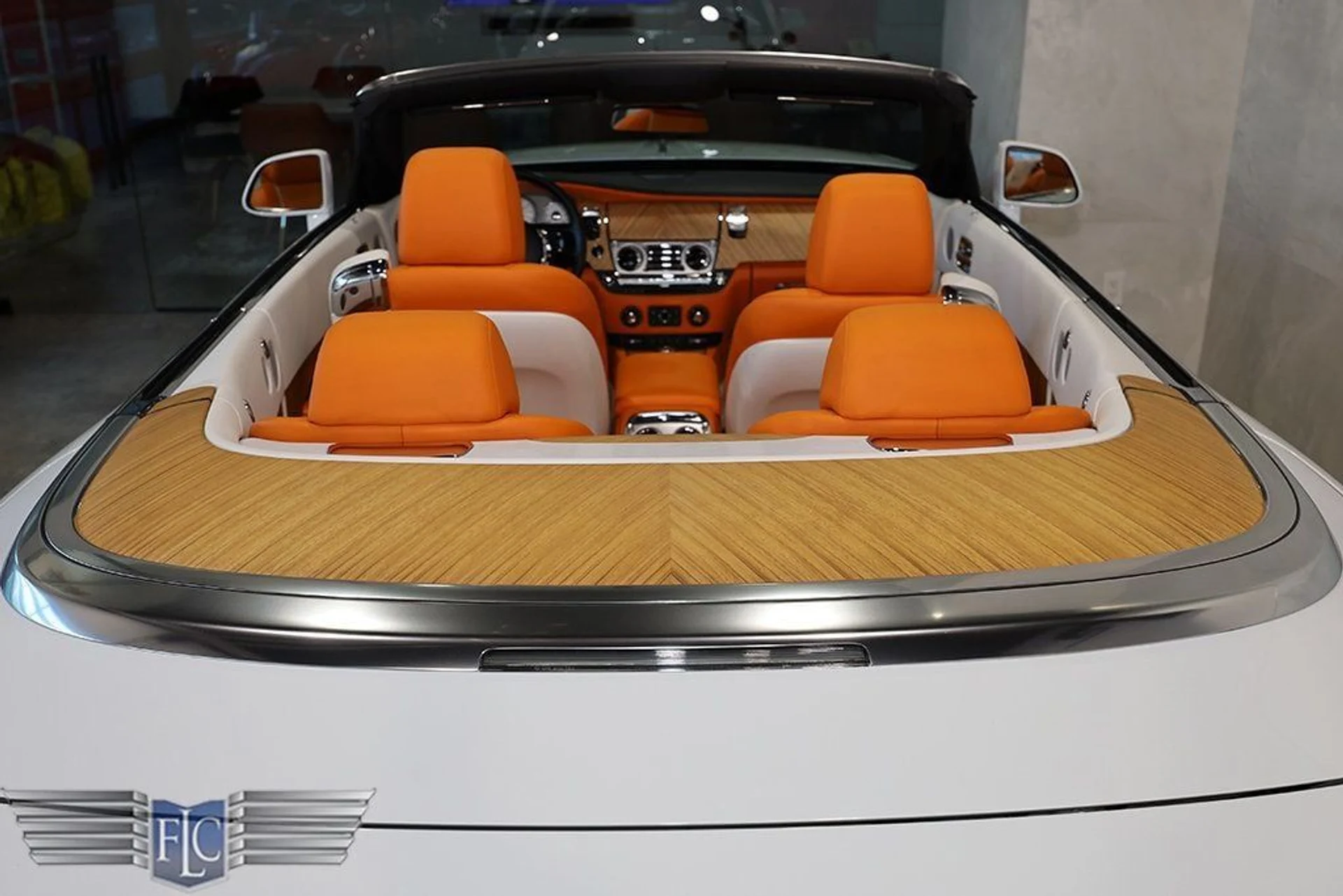 mph015_1483527212_used_2017_rolls_royce_dawn_convertible_9689_23041760_16_1024_fcb9c9d56d