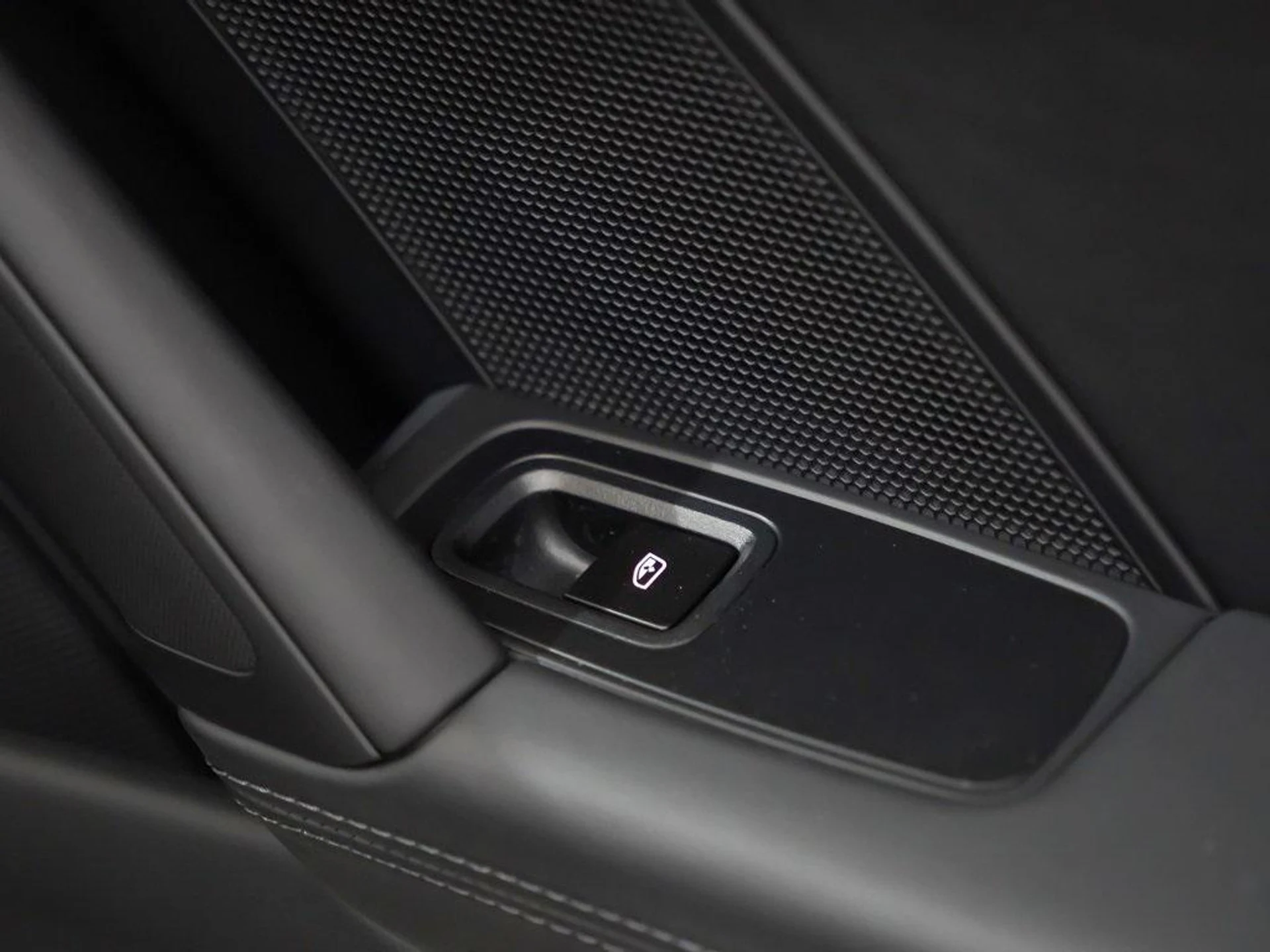 mph015_1492979151_Gw_Y4_M_Dus_EA_6w_G_I_Zx_XD_9_UYM_Kj0_701a183d2e