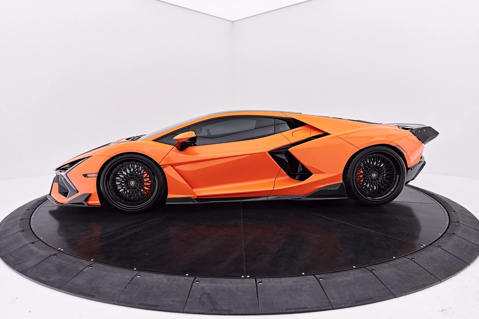 mph015_1502086655_Used_2025_Lamborghini_Revuelto_Base_1786151753_4a6b51be73