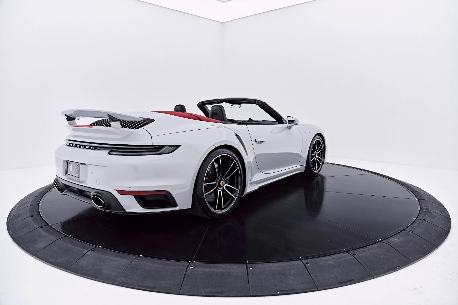 mph015_1502474328_Used_2024_Porsche_911_Turbo_S_1782870635_e404ae0402