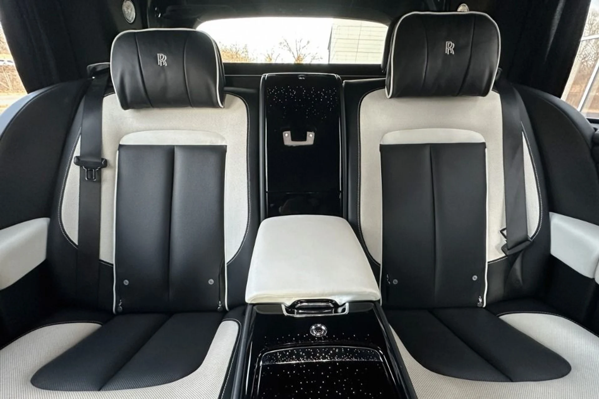 mph015_1503149699_Used_2021_Rolls_Royce_Cullinan_1768907327_3d5592f4d8